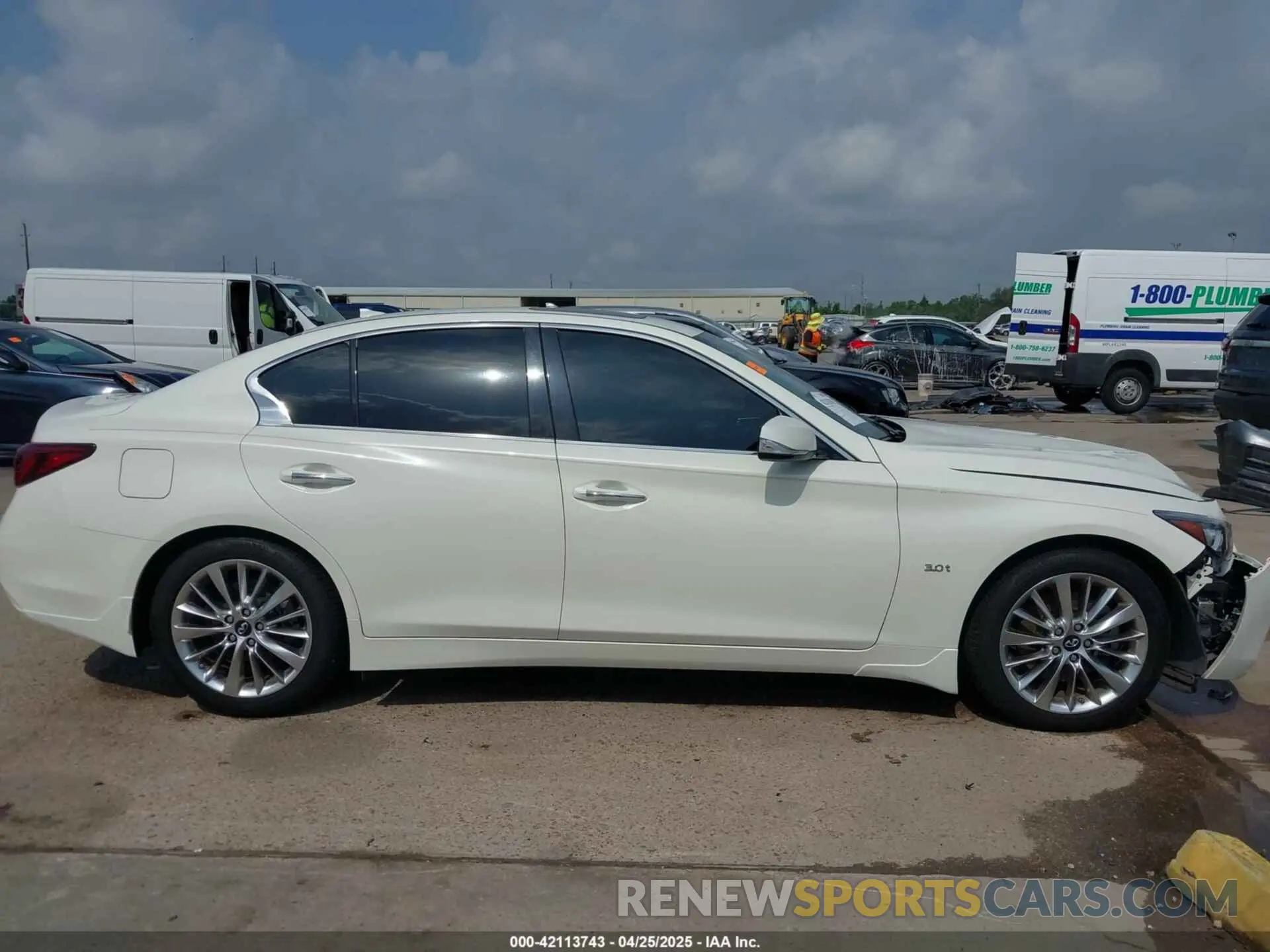 14 Photograph of a damaged car JN1EV7AP8KM518268 INFINITI Q50 2019