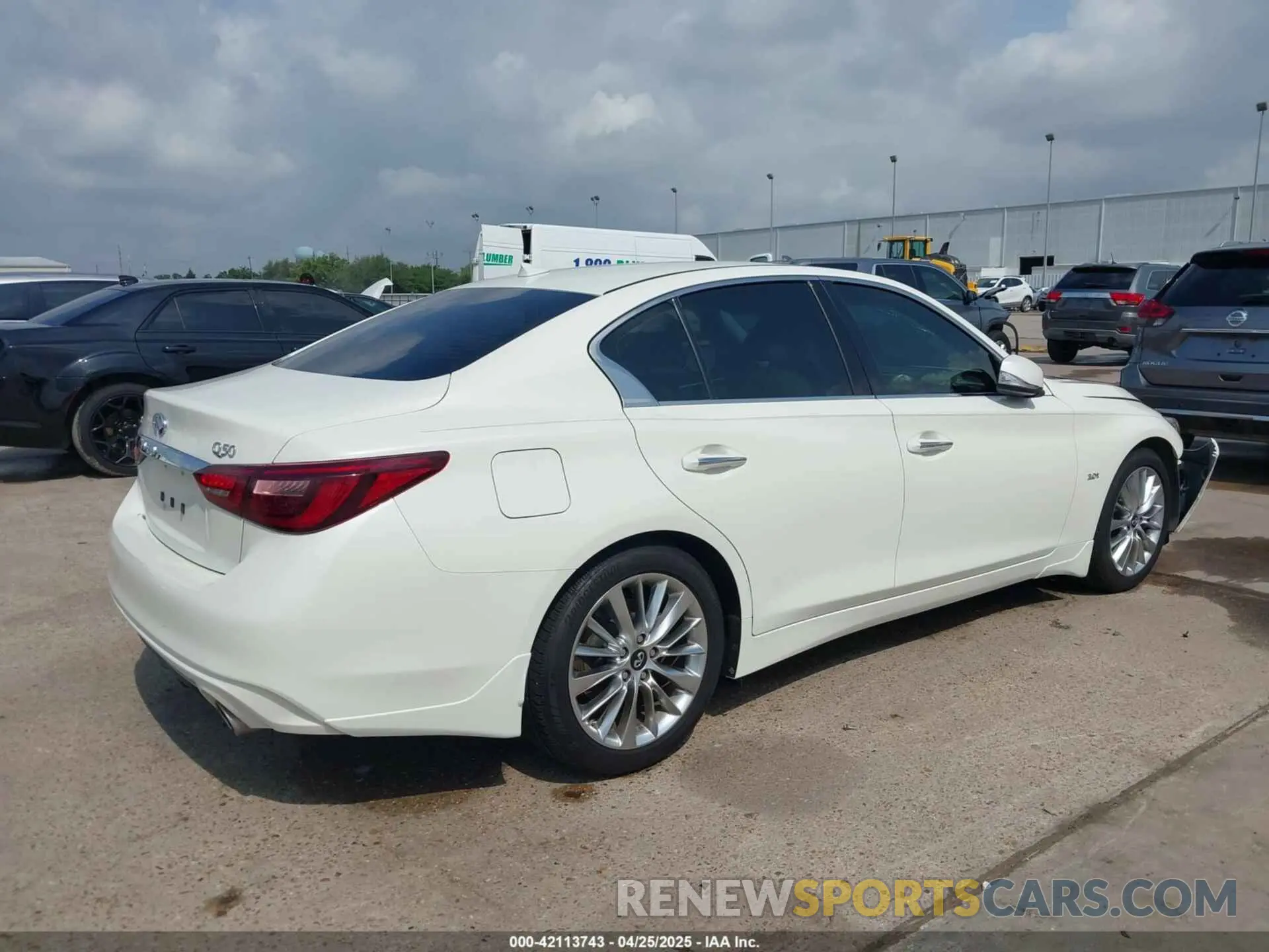 4 Photograph of a damaged car JN1EV7AP8KM518268 INFINITI Q50 2019