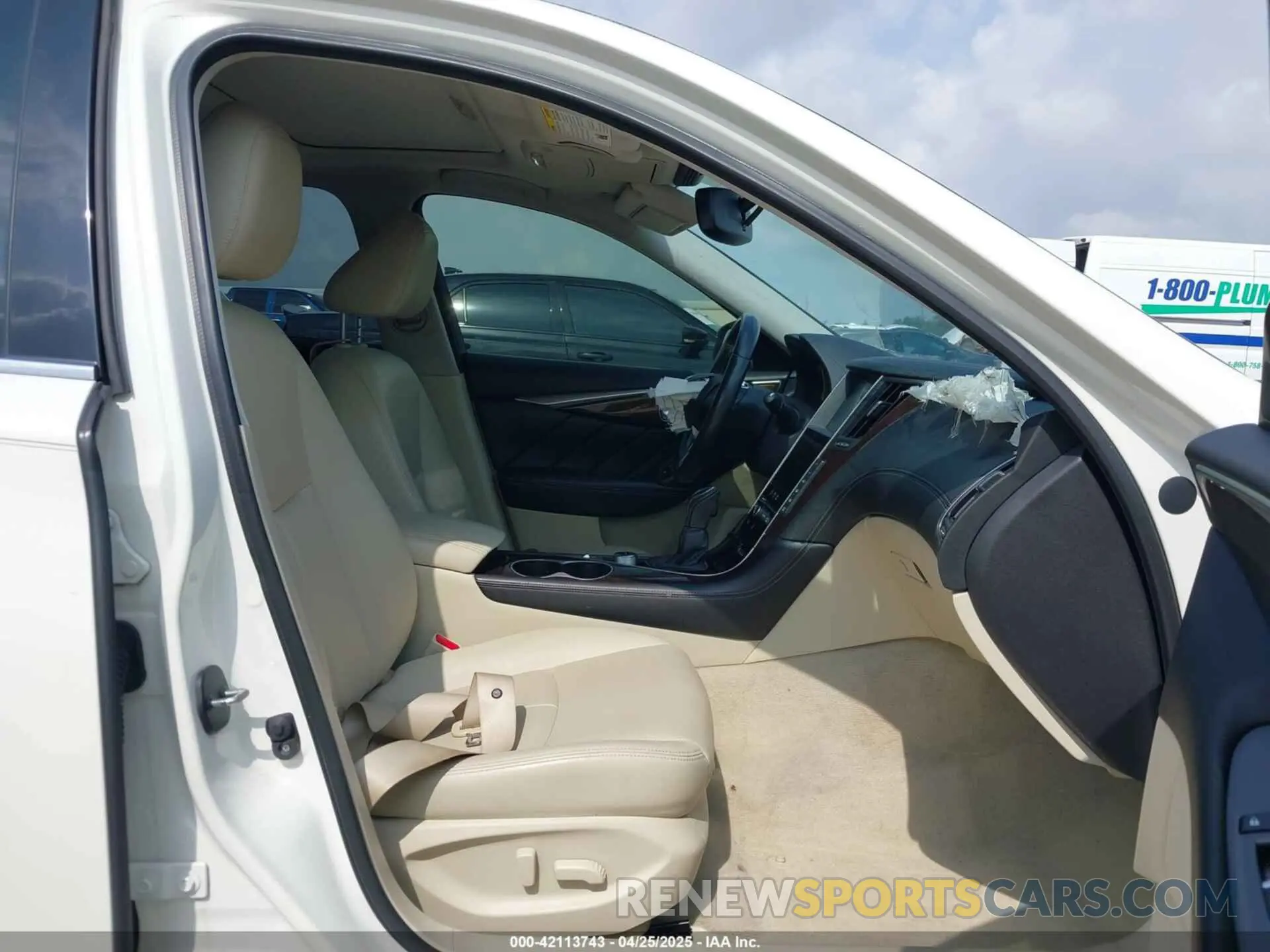 5 Photograph of a damaged car JN1EV7AP8KM518268 INFINITI Q50 2019