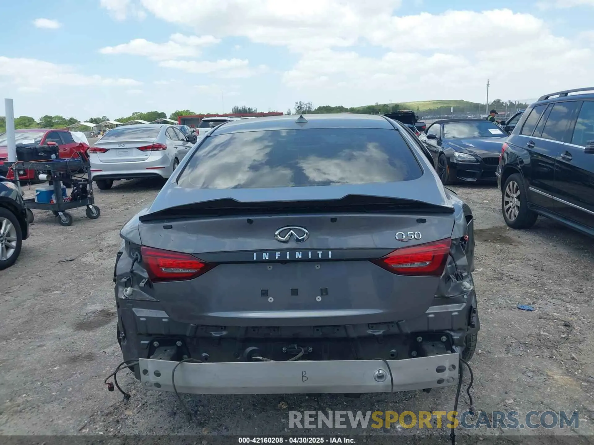17 Фотография поврежденного автомобиля JN1EV7AP8KM541274 INFINITI Q50 2019