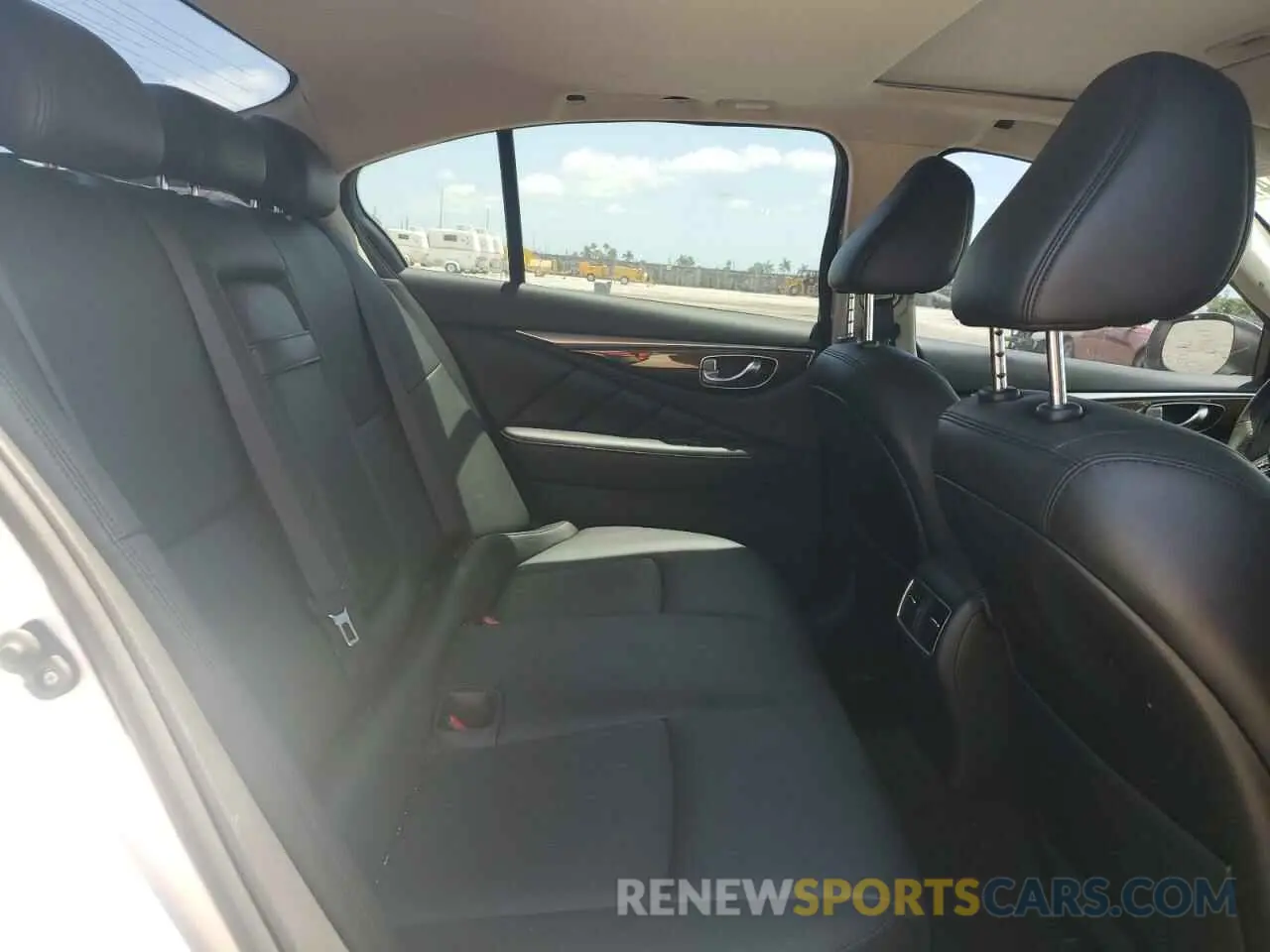 11 Photograph of a damaged car JN1EV7AP9KM519722 INFINITI Q50 2019