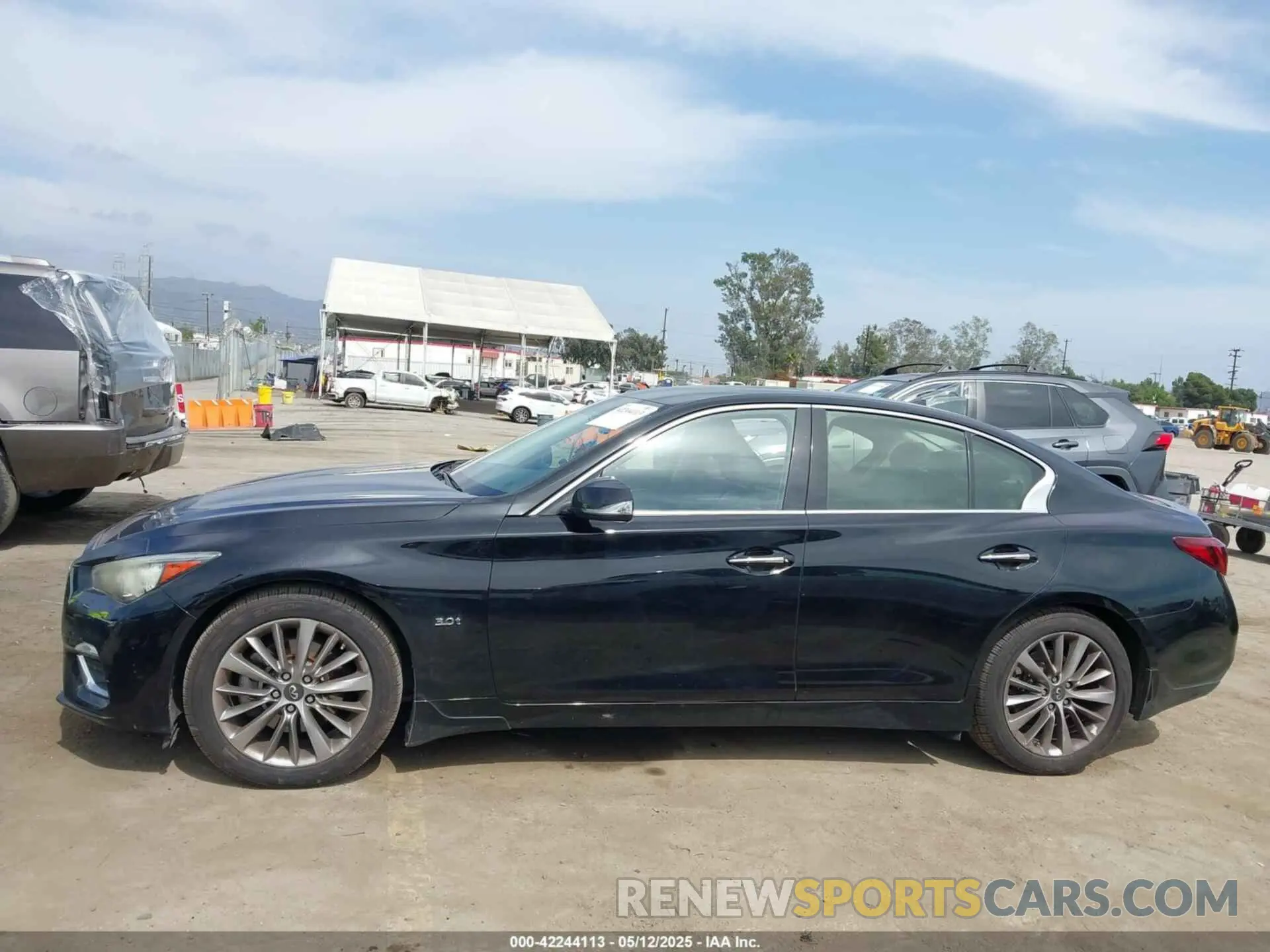 14 Photograph of a damaged car JN1EV7AP9KM543079 INFINITI Q50 2019
