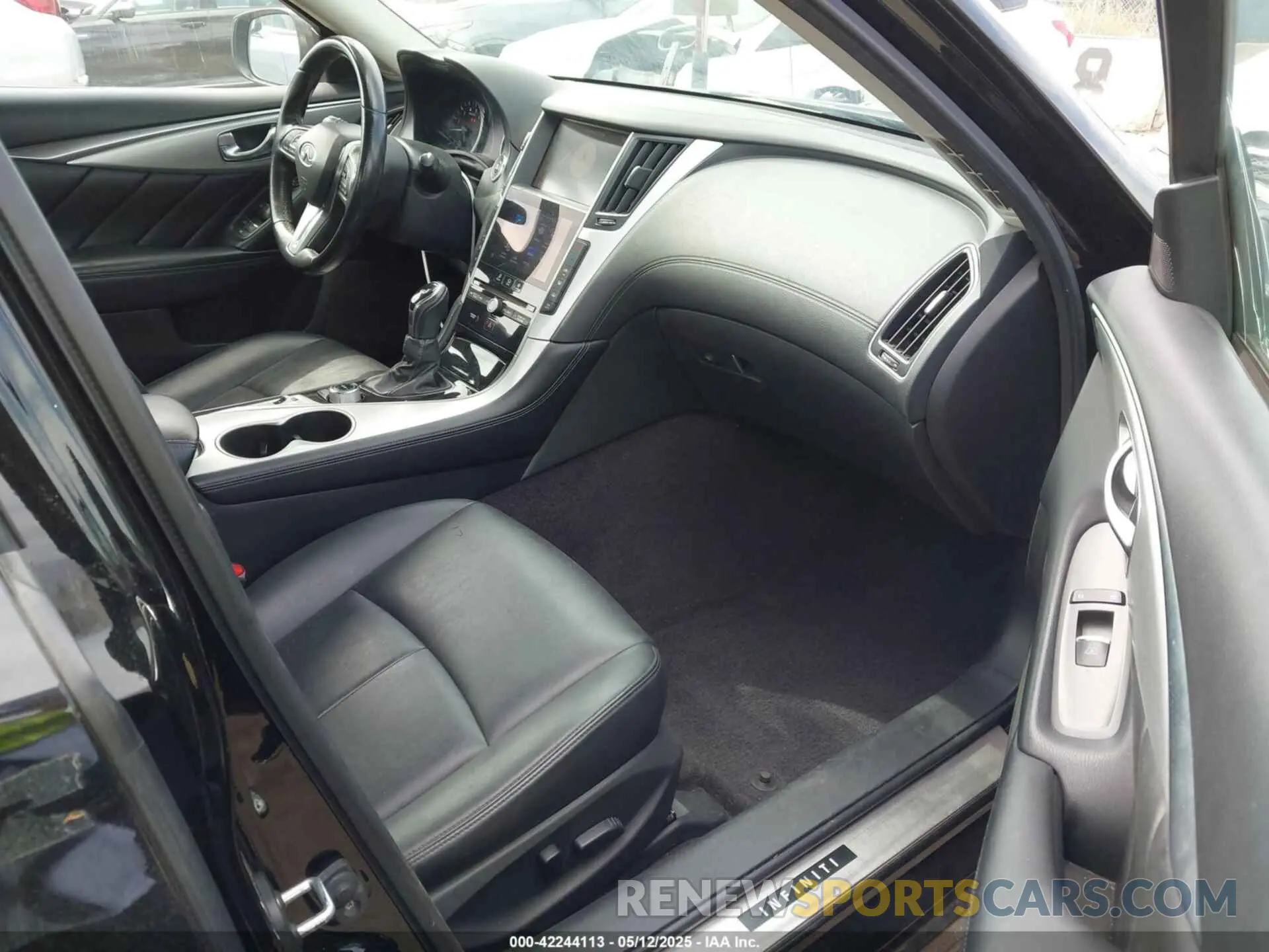 5 Photograph of a damaged car JN1EV7AP9KM543079 INFINITI Q50 2019