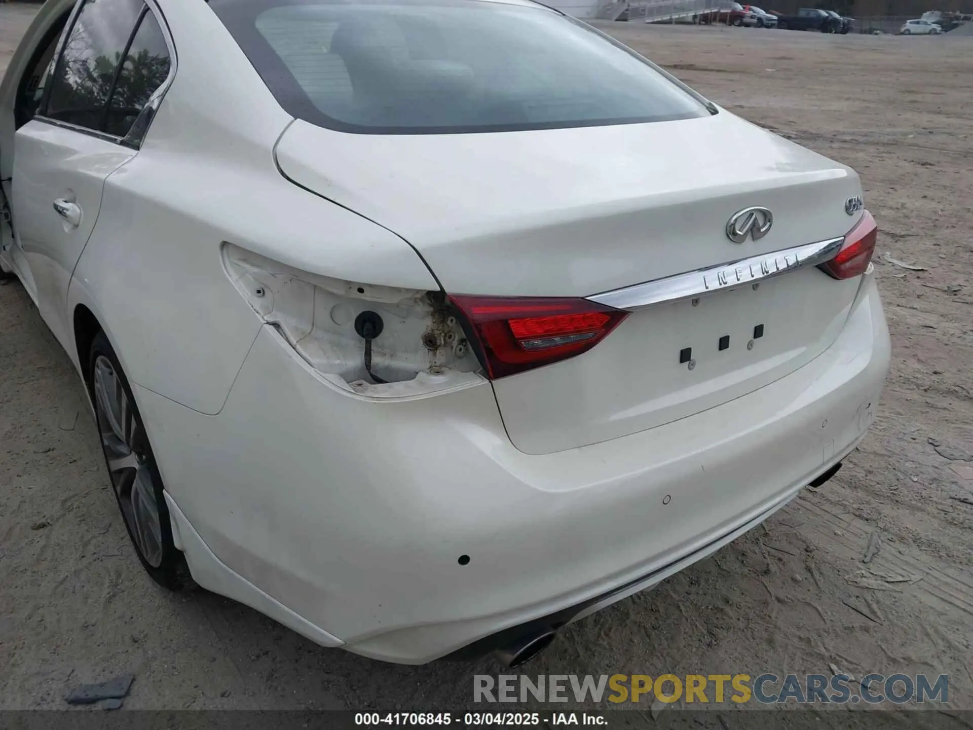 17 Photograph of a damaged car JN1EV7APXKM512665 INFINITI Q50 2019