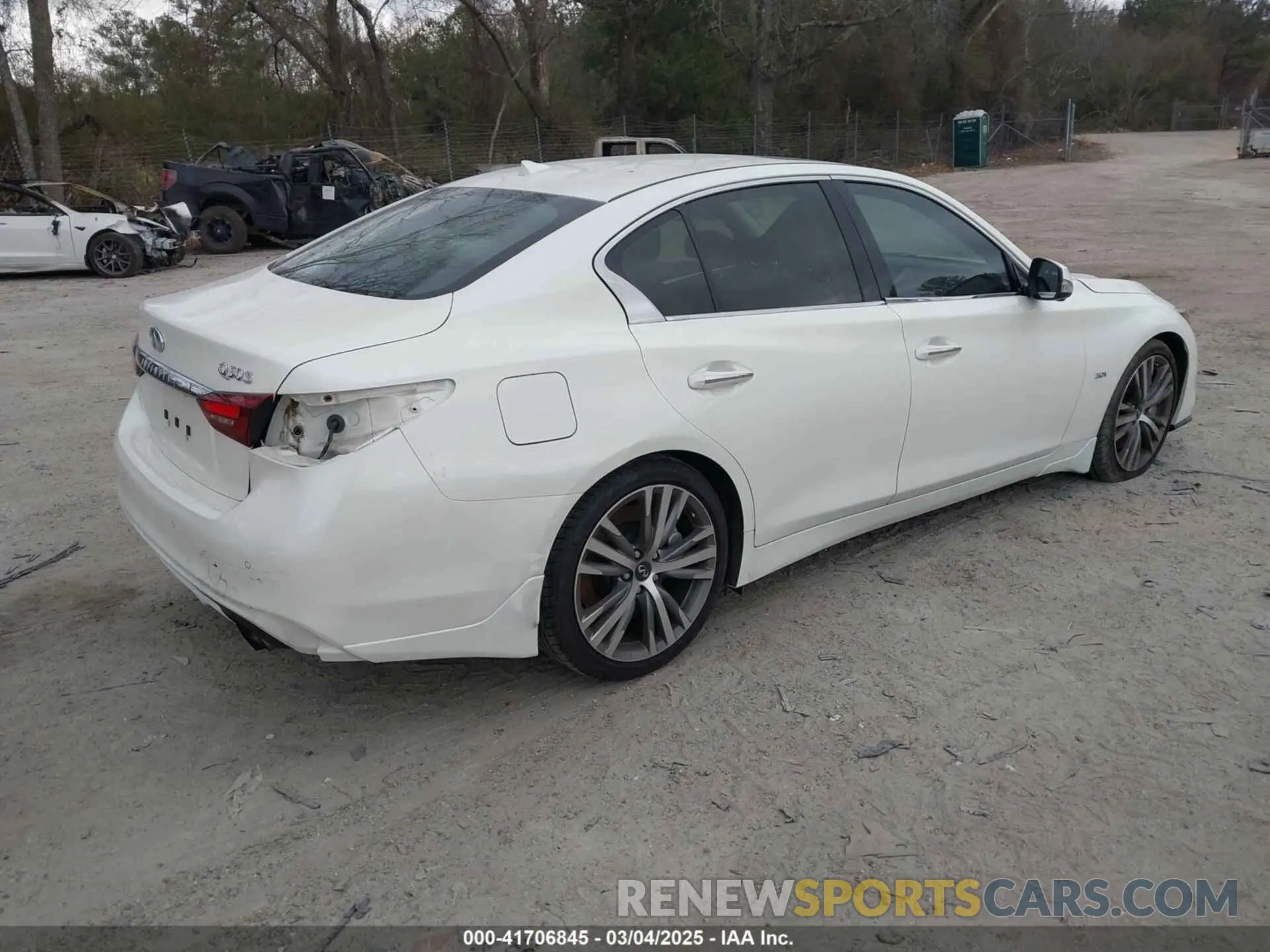 4 Photograph of a damaged car JN1EV7APXKM512665 INFINITI Q50 2019