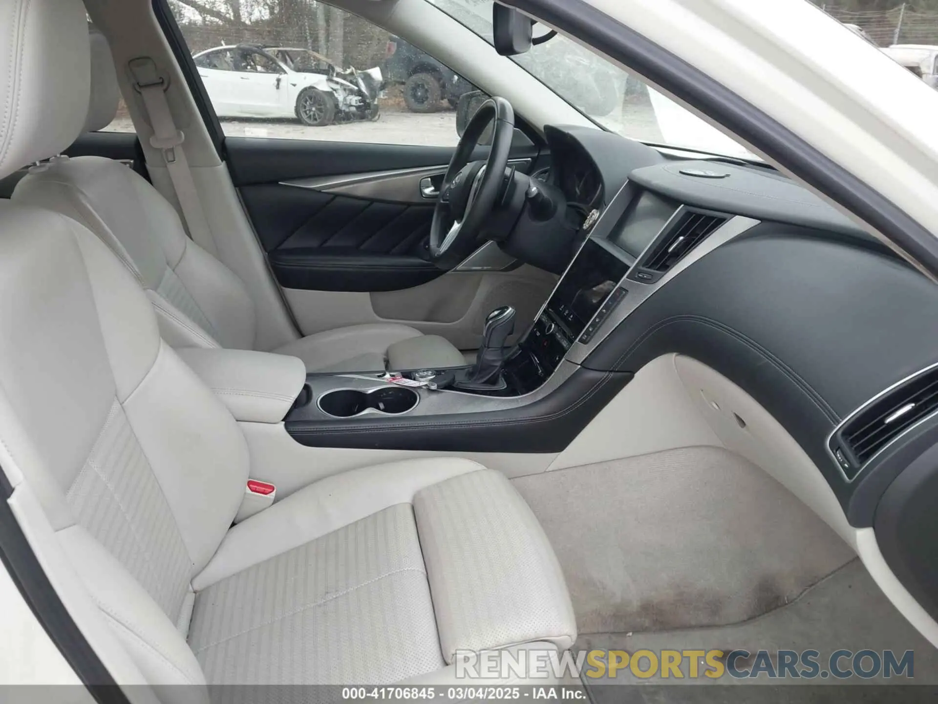 5 Photograph of a damaged car JN1EV7APXKM512665 INFINITI Q50 2019