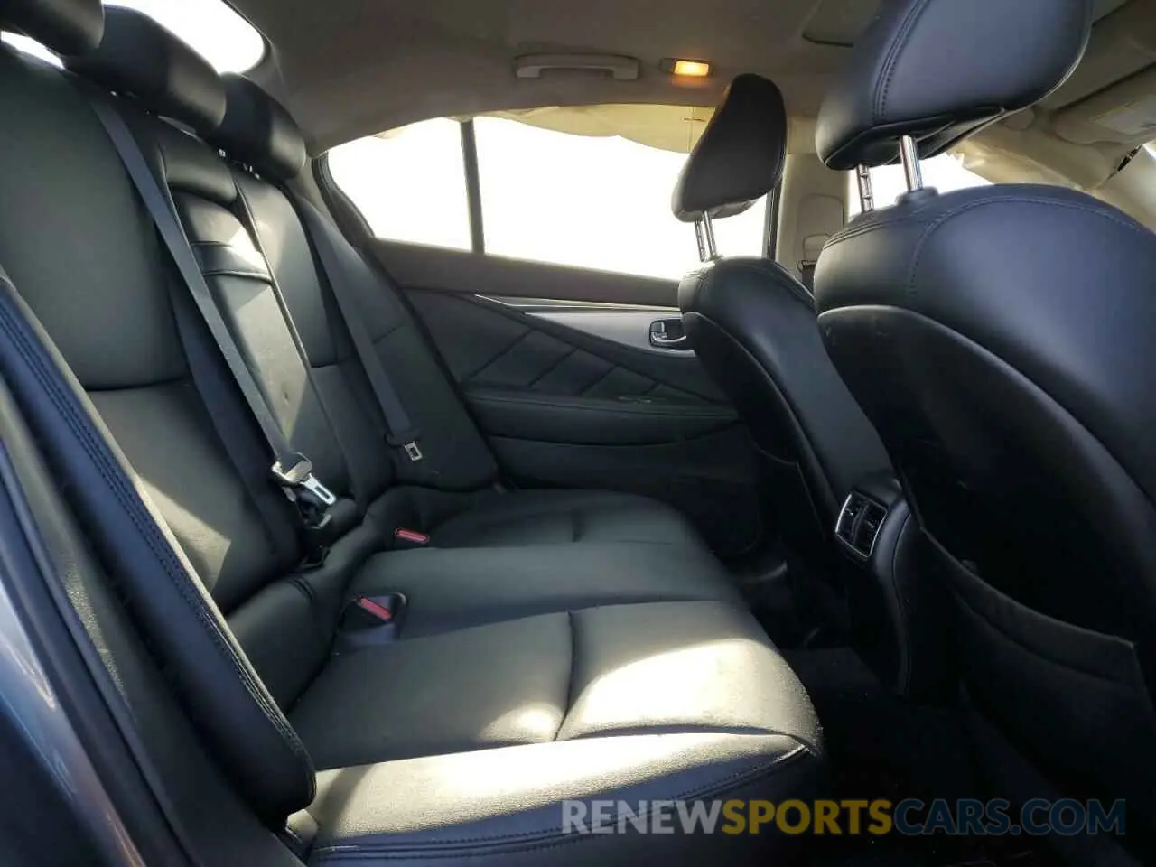 10 Photograph of a damaged car JN1EV7AR0KM593743 INFINITI Q50 2019