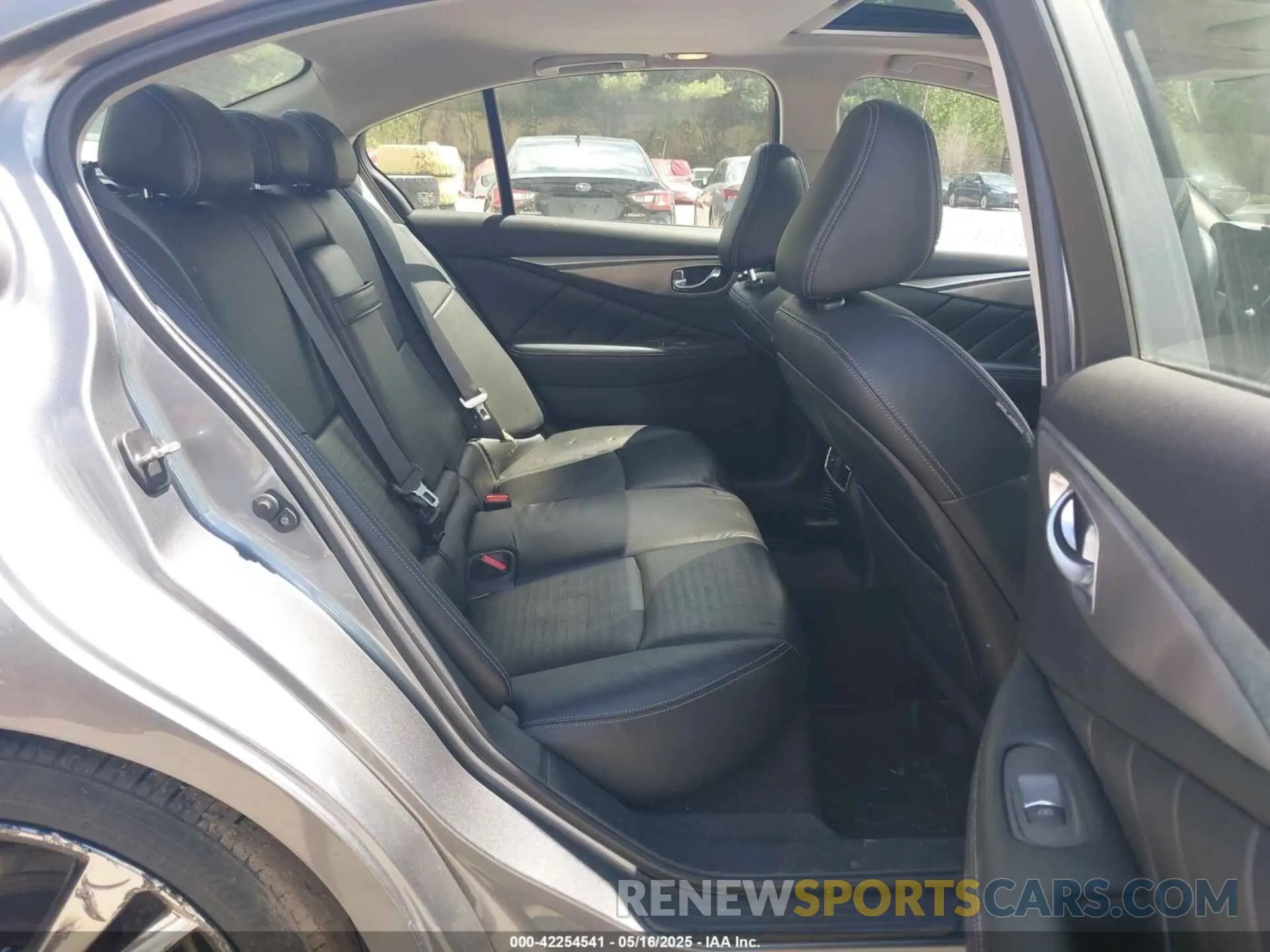 8 Photograph of a damaged car JN1EV7AR1KM591998 INFINITI Q50 2019