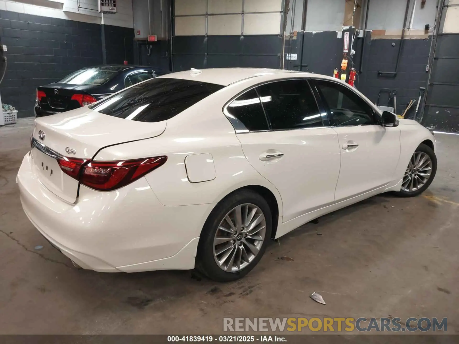 4 Photograph of a damaged car JN1EV7AR5KM550273 INFINITI Q50 2019