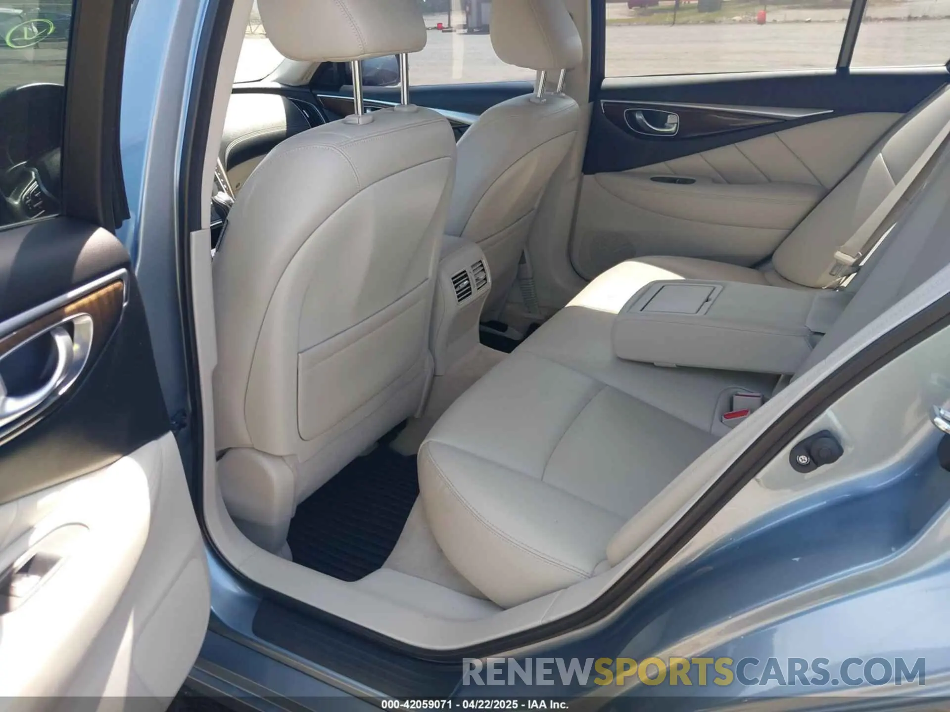 8 Photograph of a damaged car JN1EV7AR6KM550475 INFINITI Q50 2019