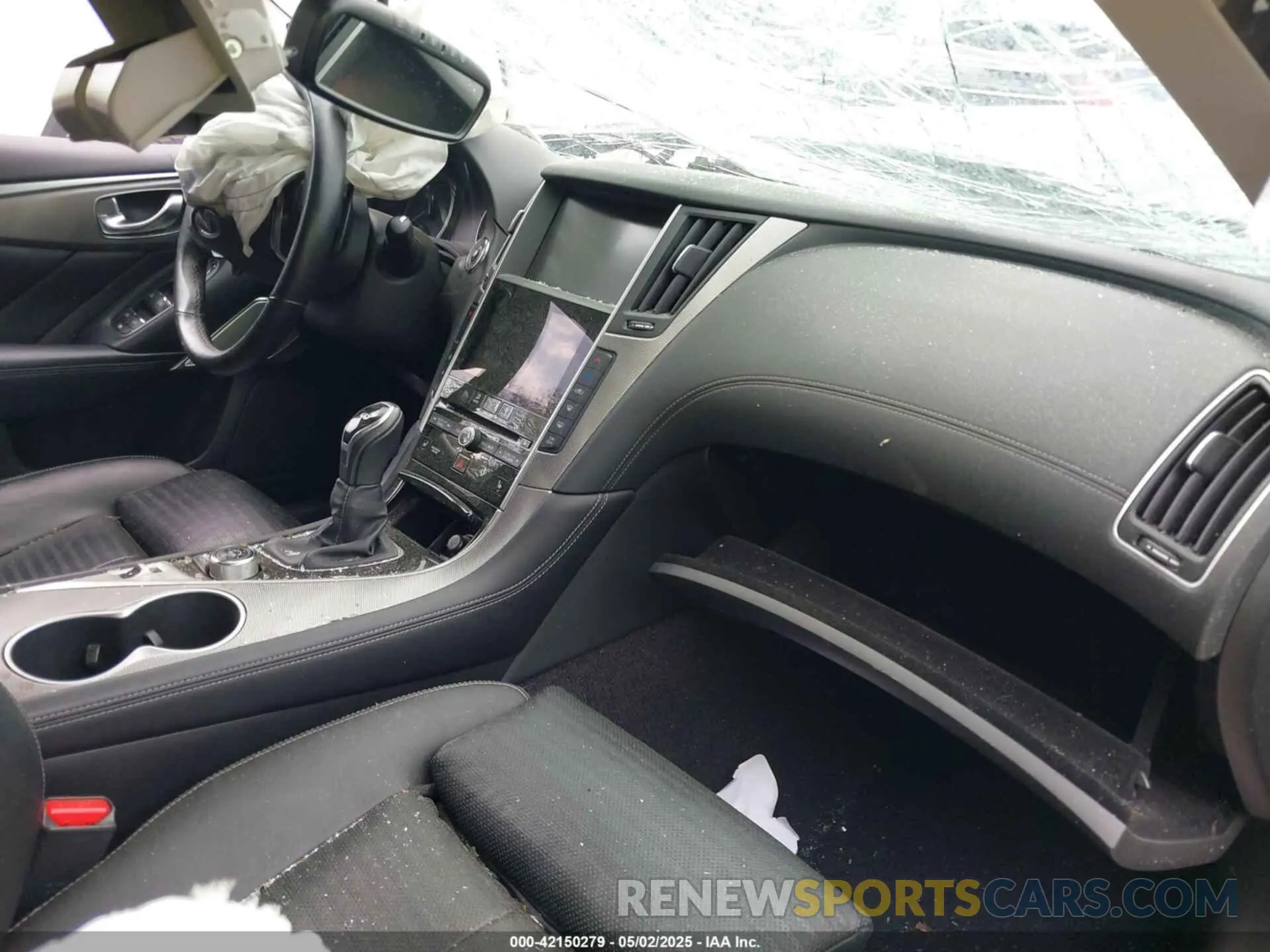 5 Photograph of a damaged car JN1EV7AR6KM555210 INFINITI Q50 2019