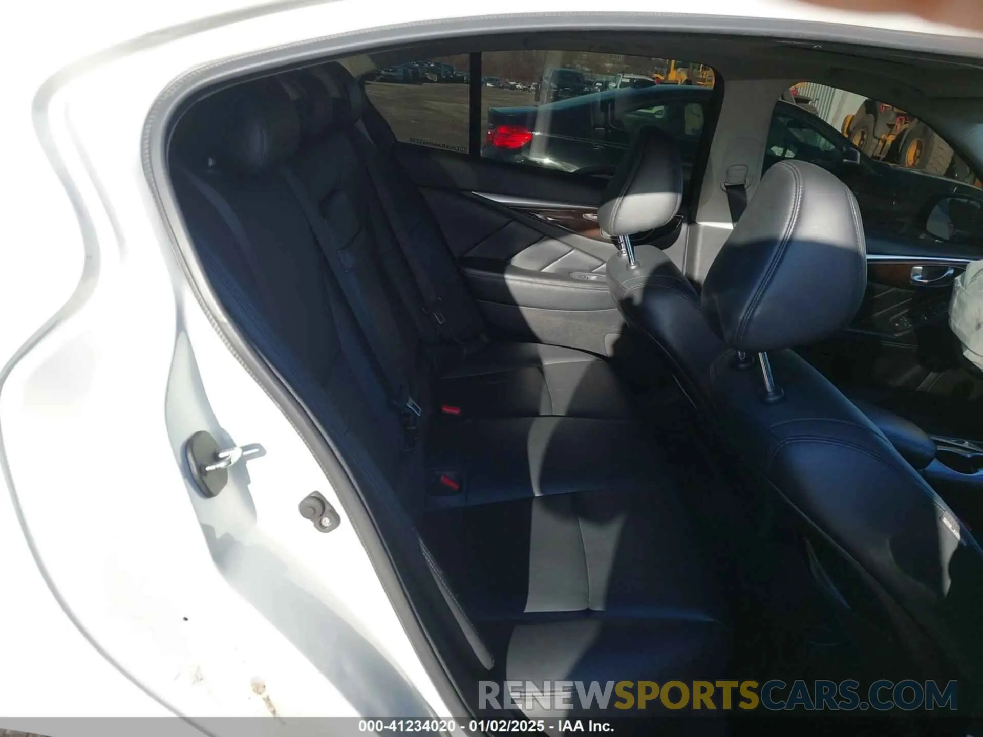 8 Photograph of a damaged car JN1EV7AR7KM558746 INFINITI Q50 2019