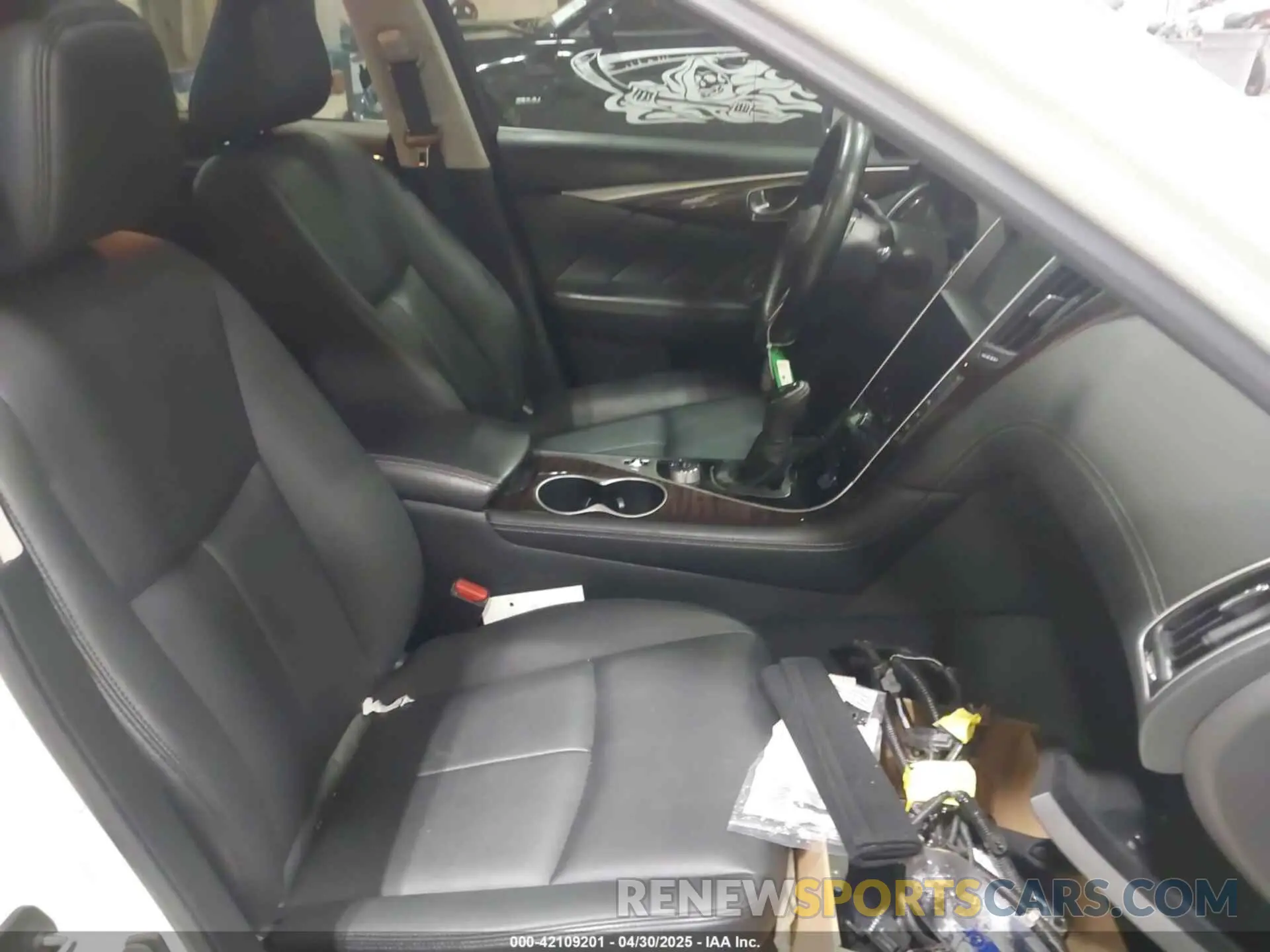 5 Photograph of a damaged car JN1EV7AR7KM559251 INFINITI Q50 2019