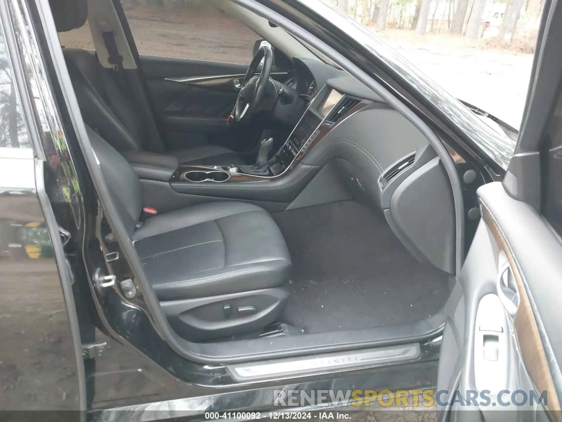 5 Photograph of a damaged car JN1EV7AR9KM550521 INFINITI Q50 2019