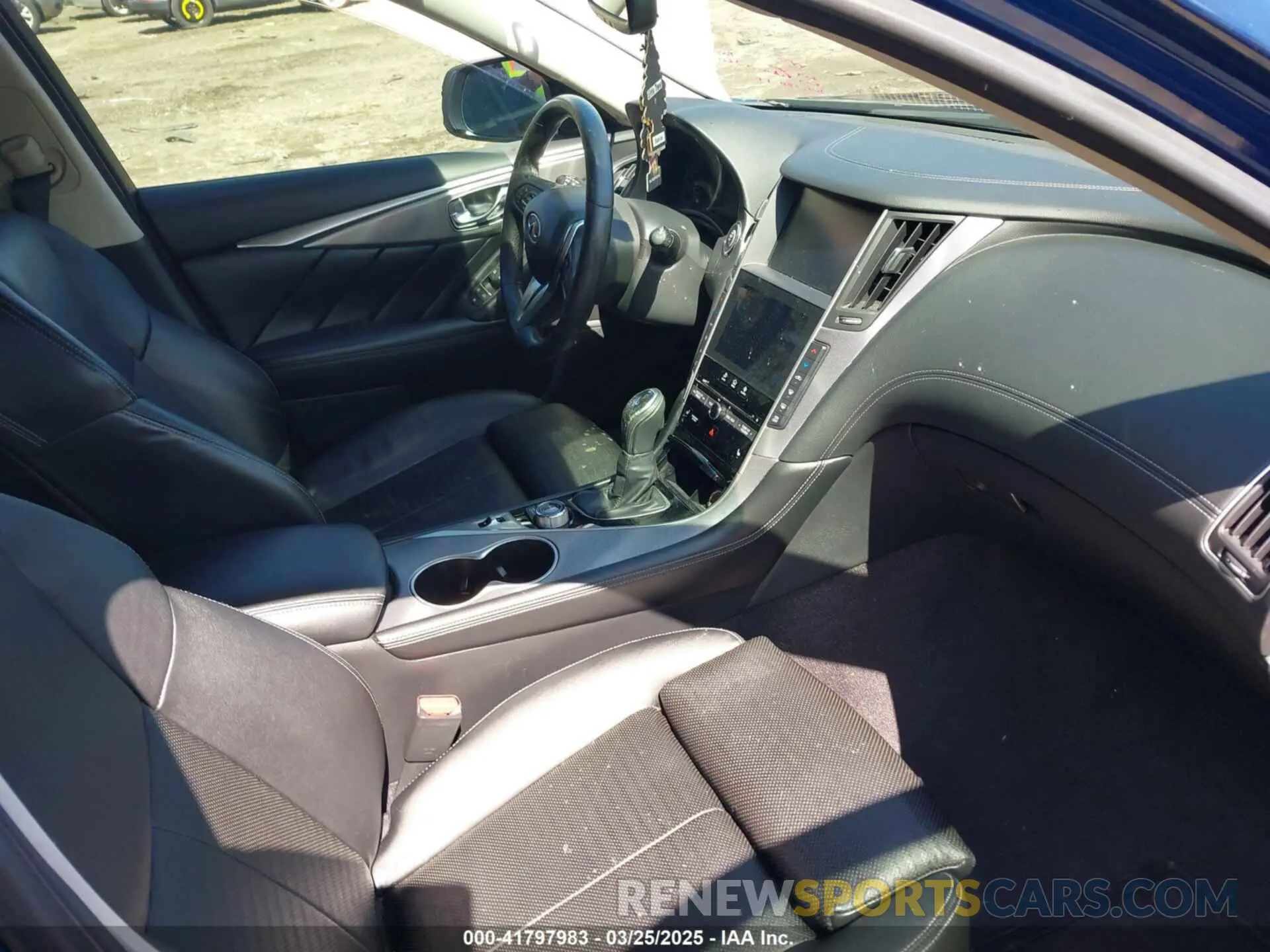 5 Photograph of a damaged car JN1EV7ARXKM592101 INFINITI Q50 2019