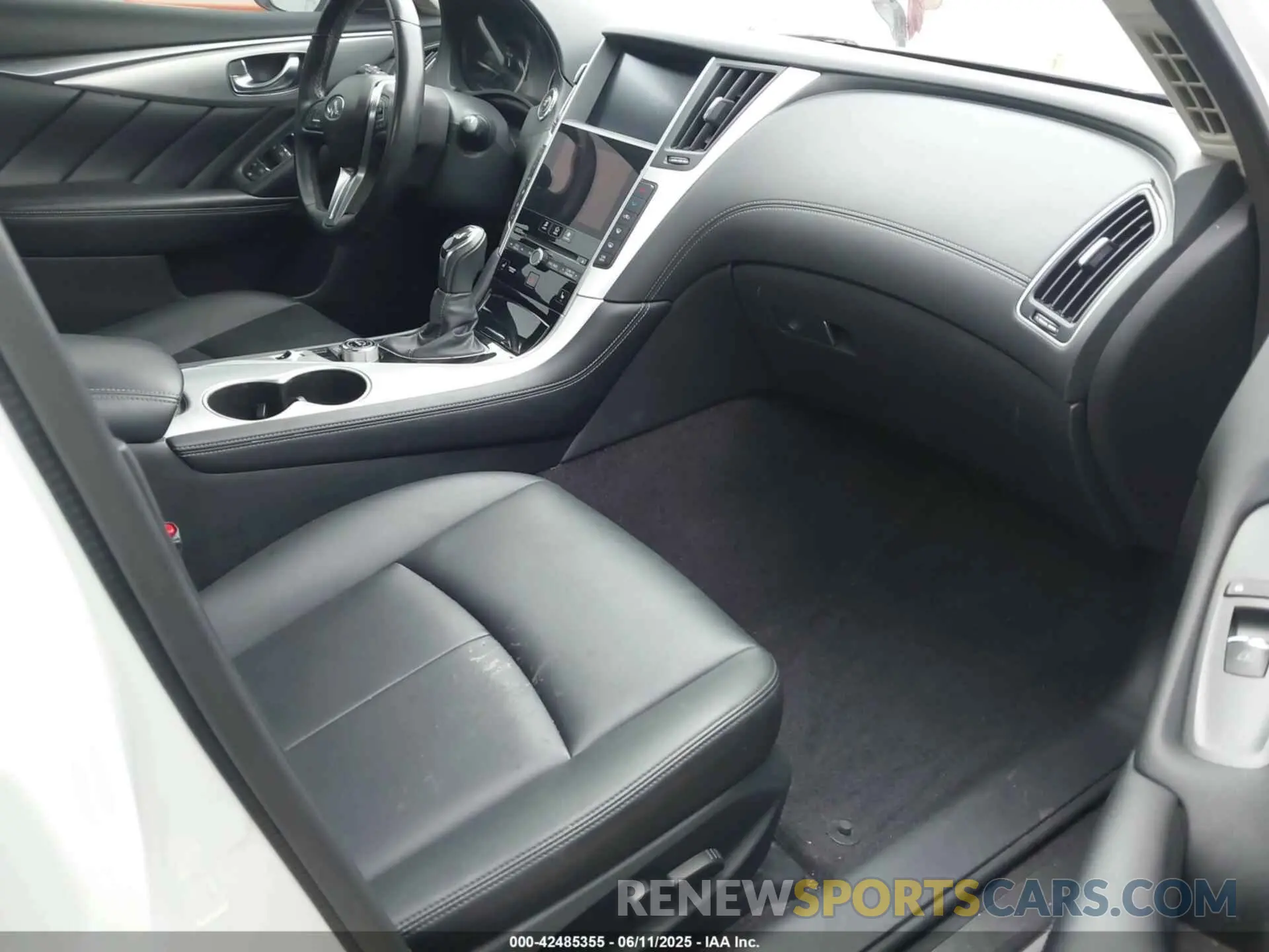 5 Photograph of a damaged car JN1EV7AP4LM202318 INFINITI Q50 2020