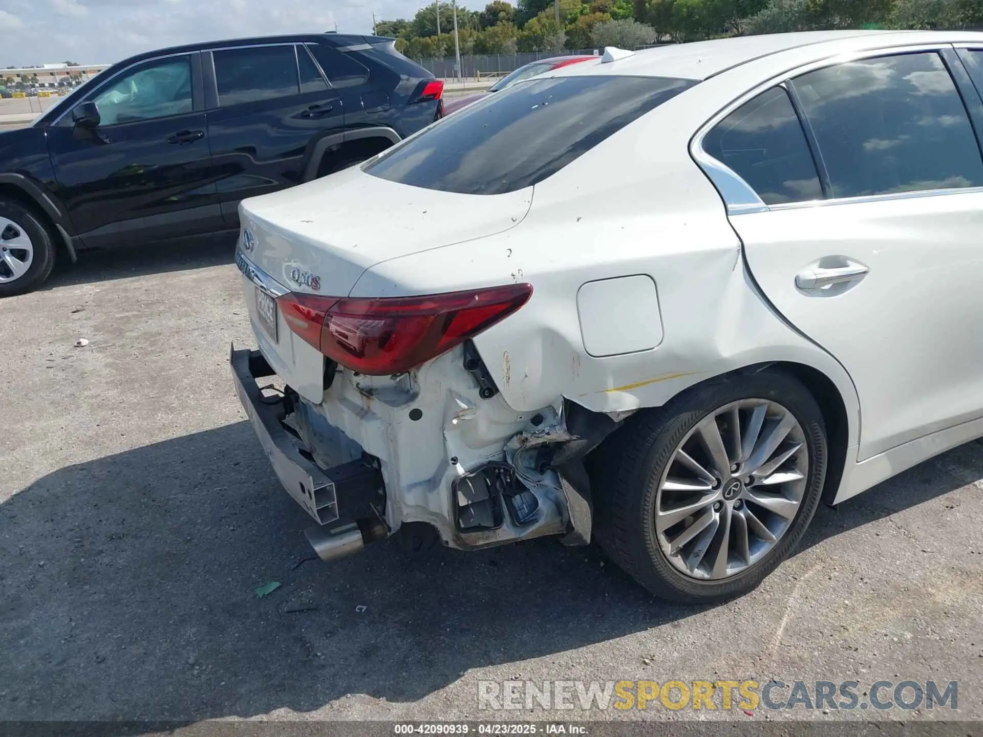 6 Photograph of a damaged car JN1EV7AP6LM201462 INFINITI Q50 2020