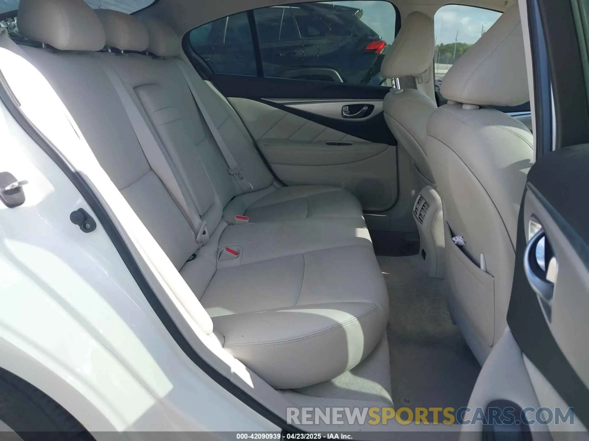 8 Photograph of a damaged car JN1EV7AP6LM201462 INFINITI Q50 2020