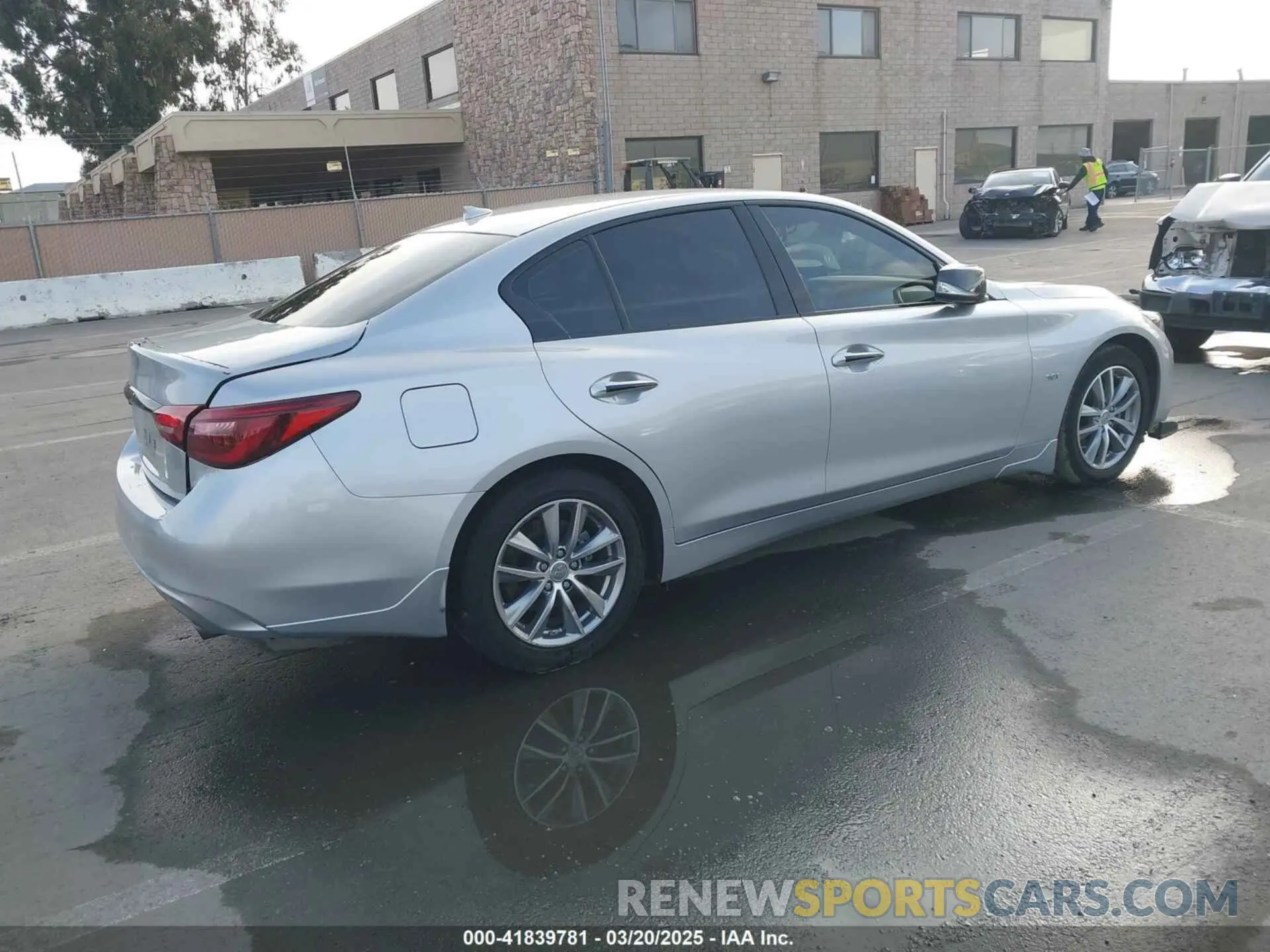 4 Photograph of a damaged car JN1EV7AP7LM208145 INFINITI Q50 2020