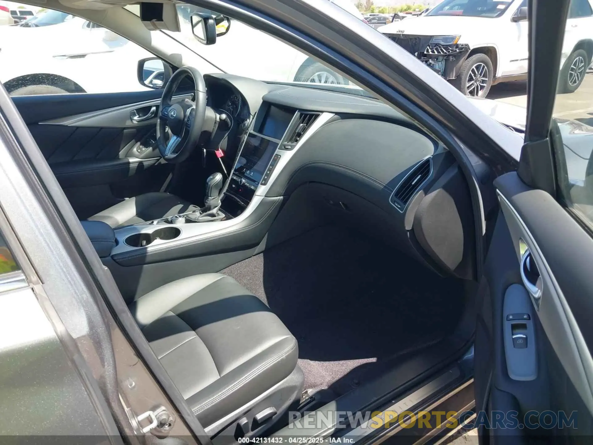 5 Photograph of a damaged car JN1EV7AP9LM205277 INFINITI Q50 2020
