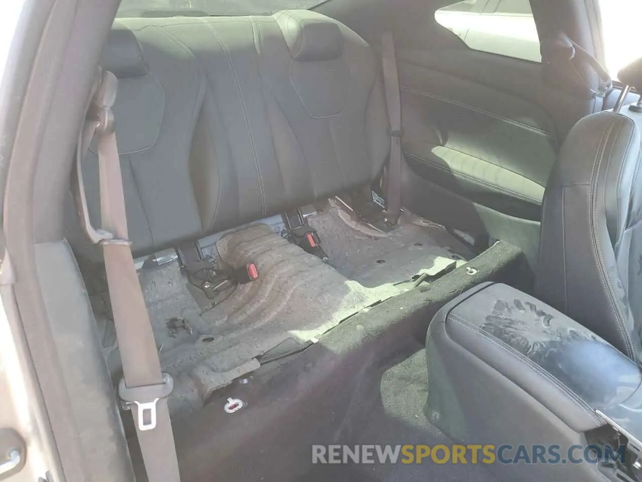 10 Photograph of a damaged car JN1EV7EK8KM230880 INFINITI Q60 2019