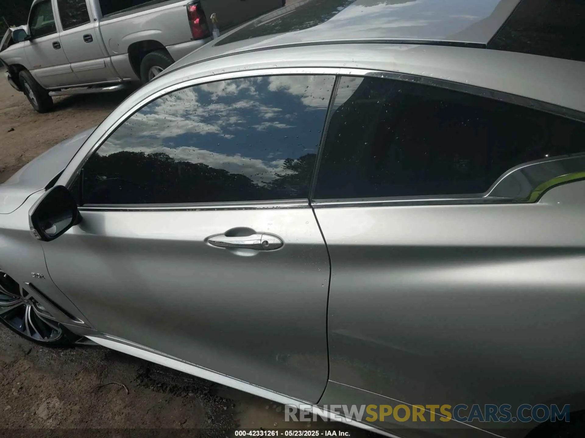 14 Photograph of a damaged car JN1EV7EL7KM290268 INFINITI Q60 2019
