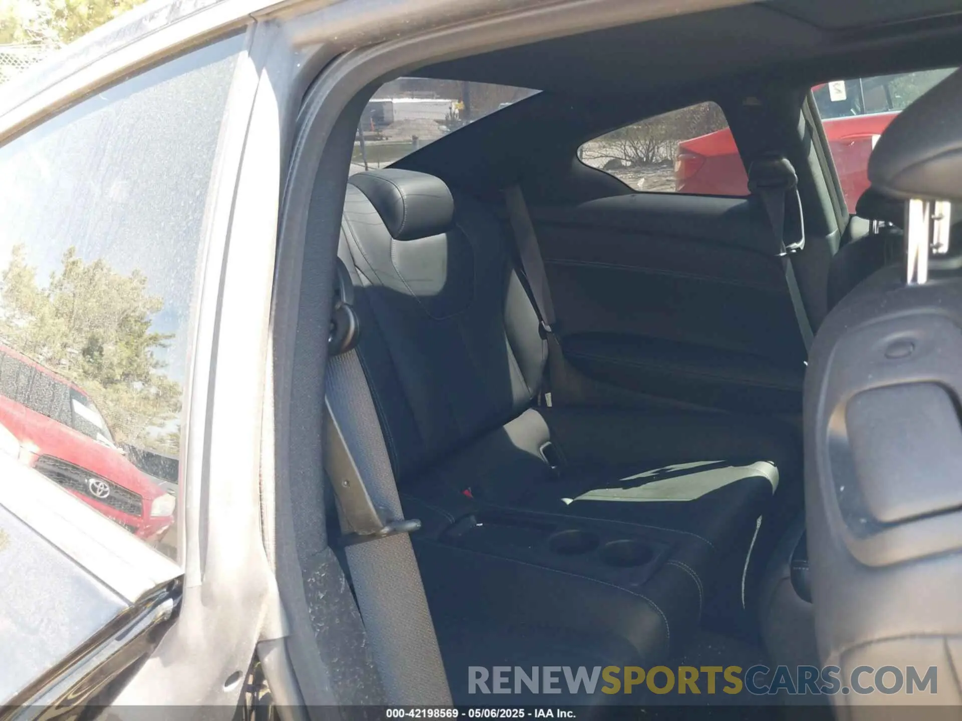 8 Photograph of a damaged car JN1EV7EL9KM290238 INFINITI Q60 2019
