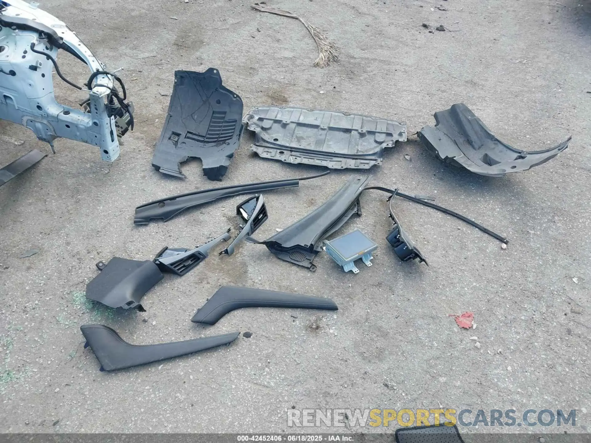 11 Photograph of a damaged car JN1EV7EK2LM340471 INFINITI Q60 2020