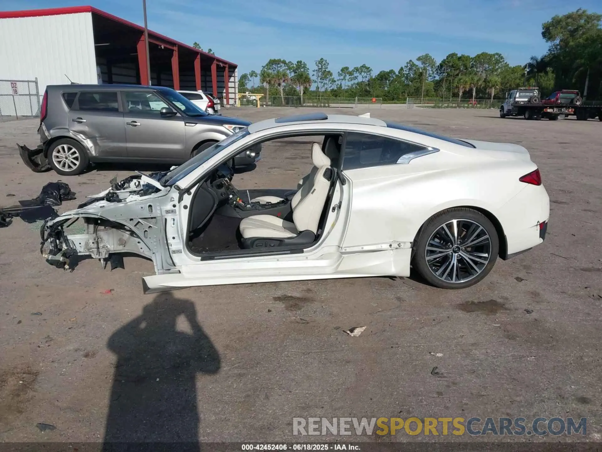 14 Photograph of a damaged car JN1EV7EK2LM340471 INFINITI Q60 2020