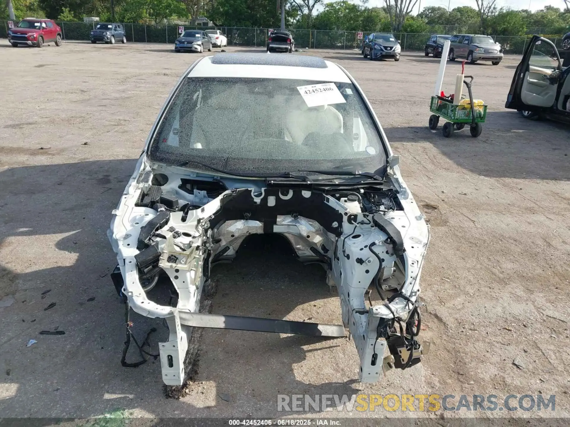 6 Photograph of a damaged car JN1EV7EK2LM340471 INFINITI Q60 2020