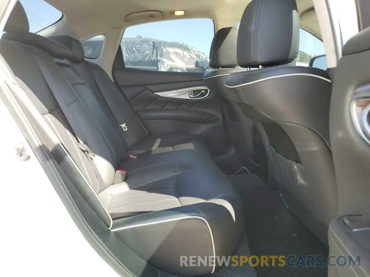 10 Photograph of a damaged car JN1BY1AP5KM505176 INFINITI Q70 2019