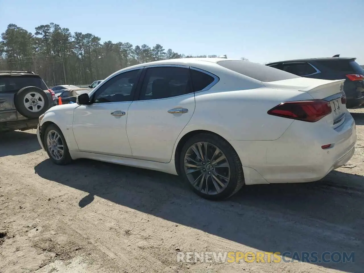 2 Photograph of a damaged car JN1BY1AP5KM505176 INFINITI Q70 2019