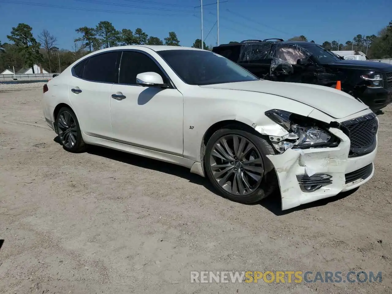 4 Photograph of a damaged car JN1BY1AP5KM505176 INFINITI Q70 2019