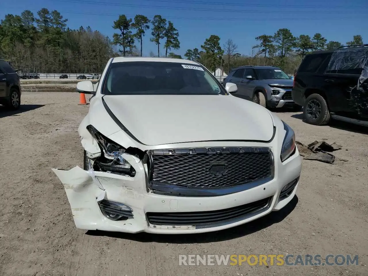 5 Photograph of a damaged car JN1BY1AP5KM505176 INFINITI Q70 2019