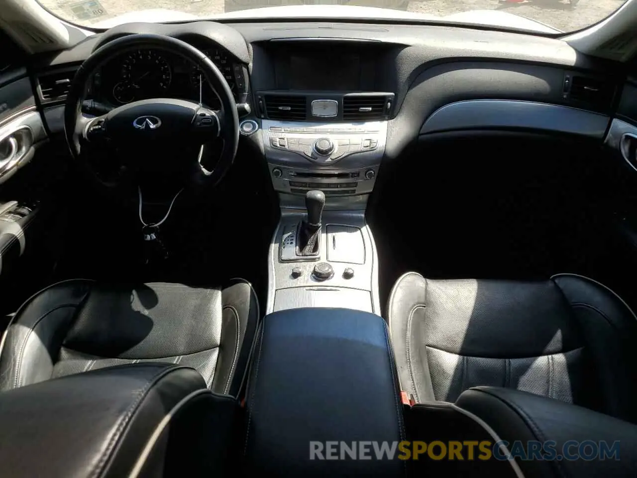 8 Photograph of a damaged car JN1BY1AP5KM505176 INFINITI Q70 2019