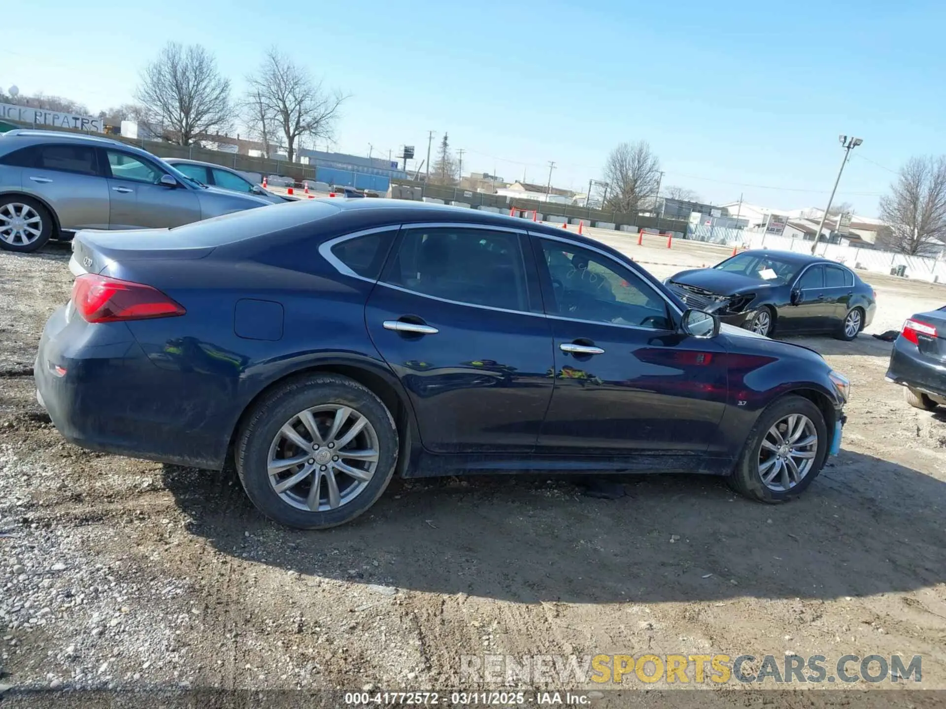14 Photograph of a damaged car JN1BY1AR3KM585157 INFINITI Q70 2019