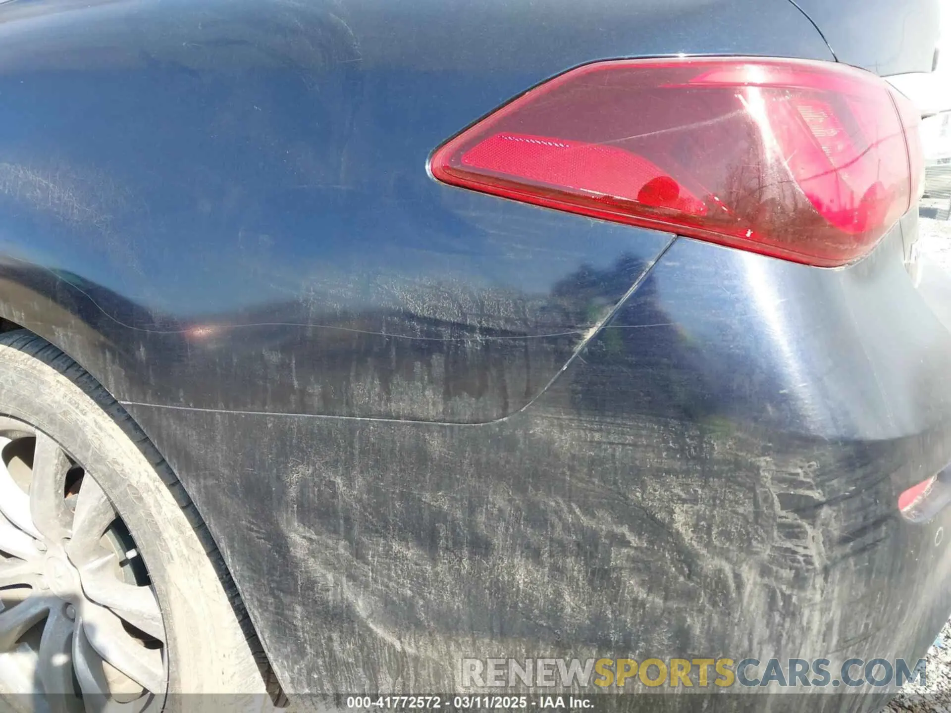 21 Photograph of a damaged car JN1BY1AR3KM585157 INFINITI Q70 2019