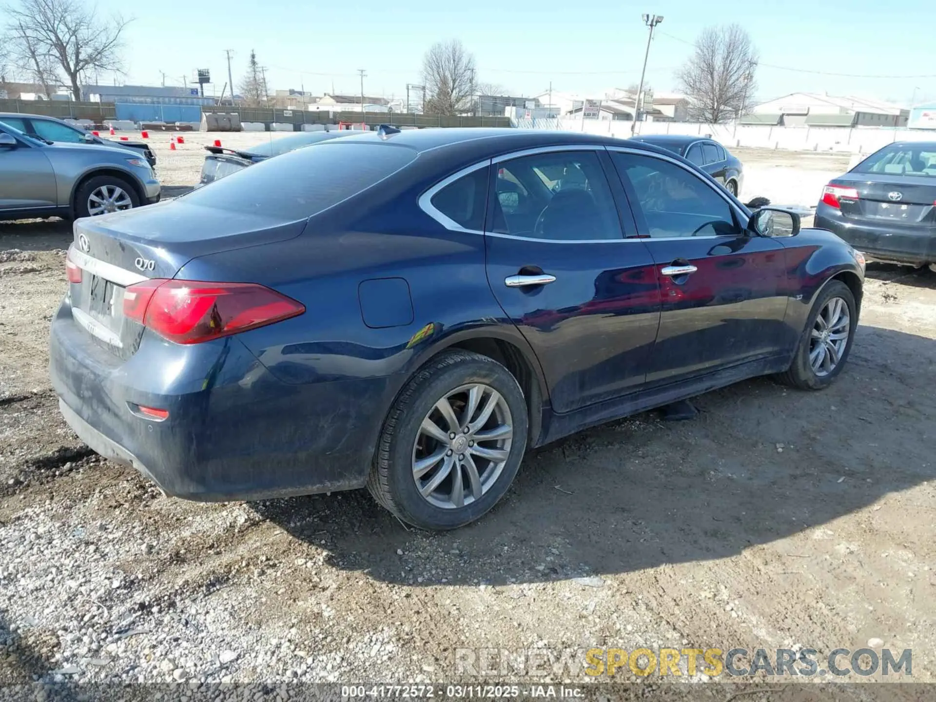 4 Photograph of a damaged car JN1BY1AR3KM585157 INFINITI Q70 2019