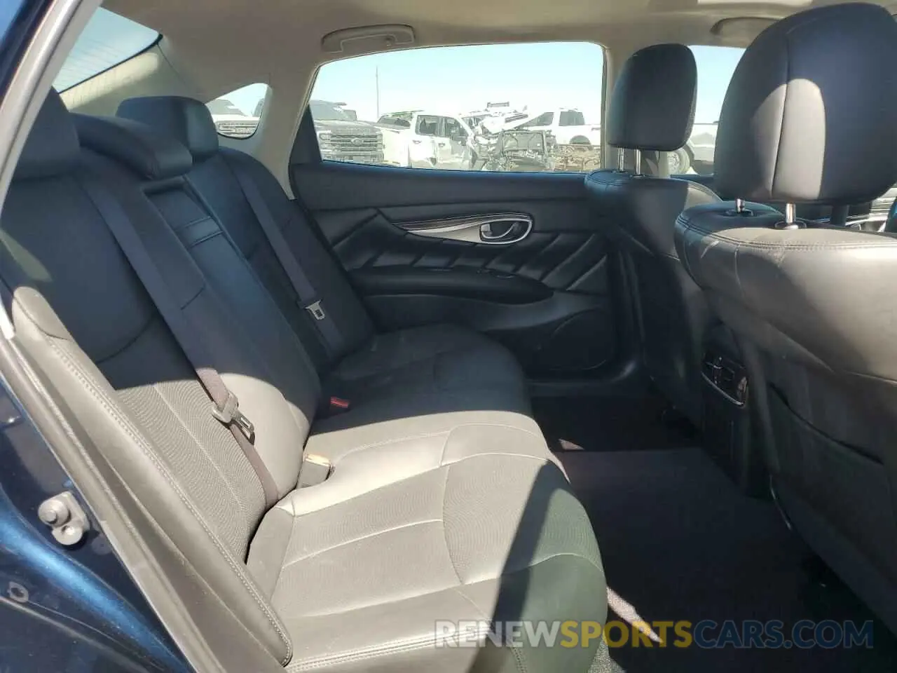 10 Photograph of a damaged car JN1BY1PP6KM685100 INFINITI Q70 2019