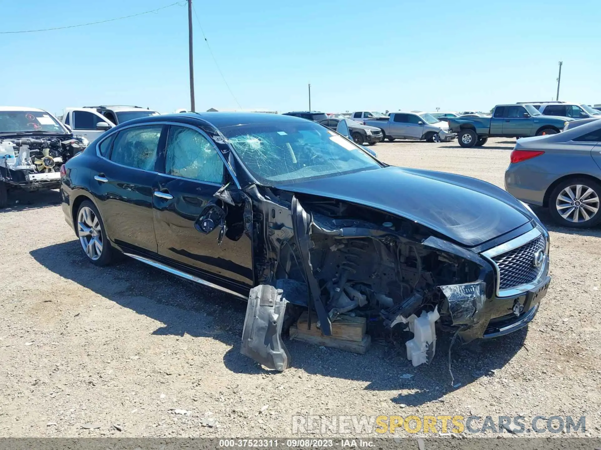 1 Photograph of a damaged car JN1BY1PP4KM685483 INFINITI Q70L 2019