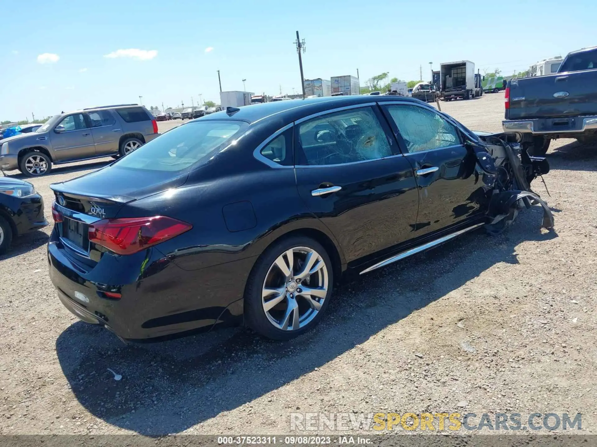 4 Photograph of a damaged car JN1BY1PP4KM685483 INFINITI Q70L 2019