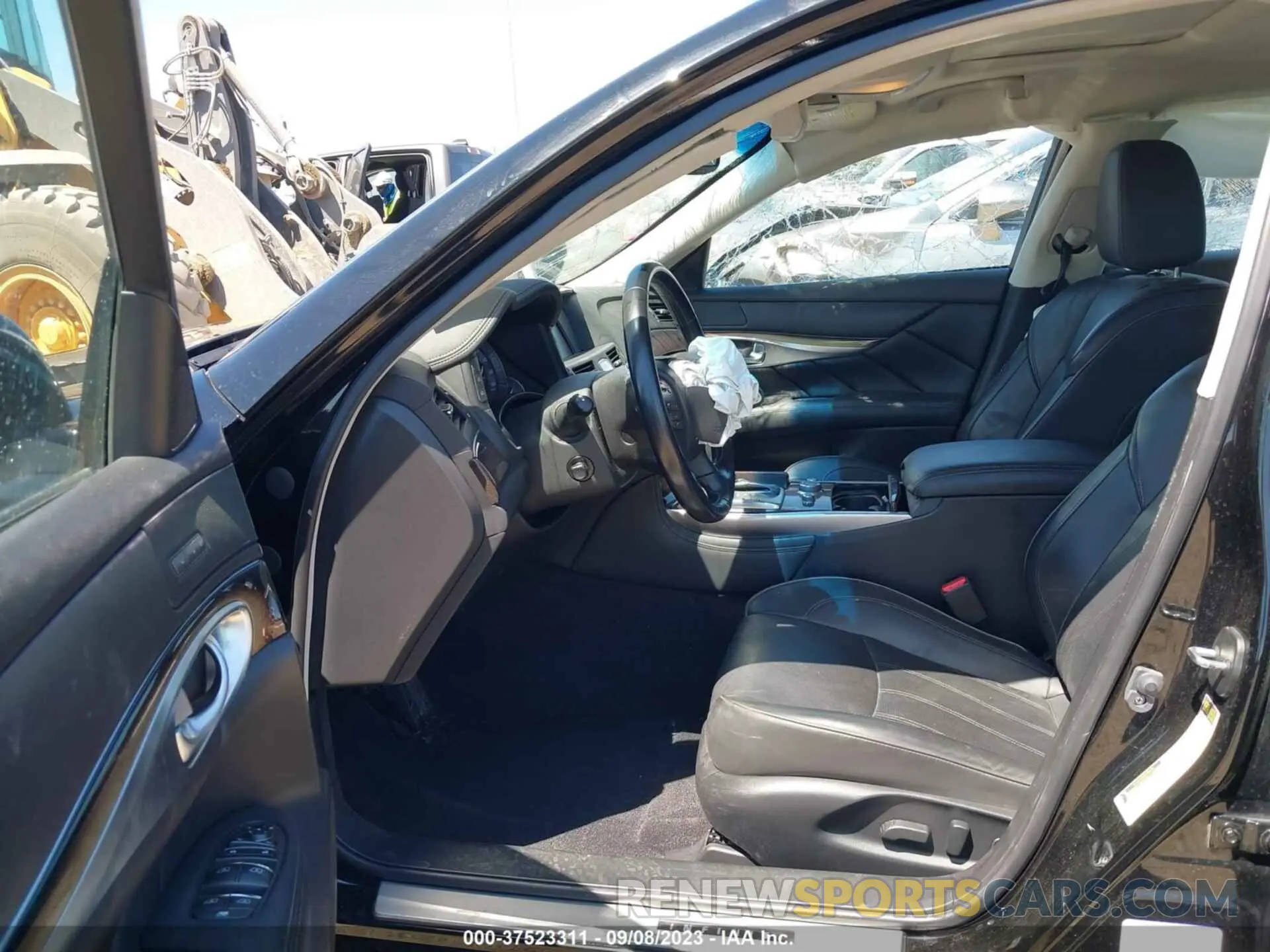 5 Photograph of a damaged car JN1BY1PP4KM685483 INFINITI Q70L 2019