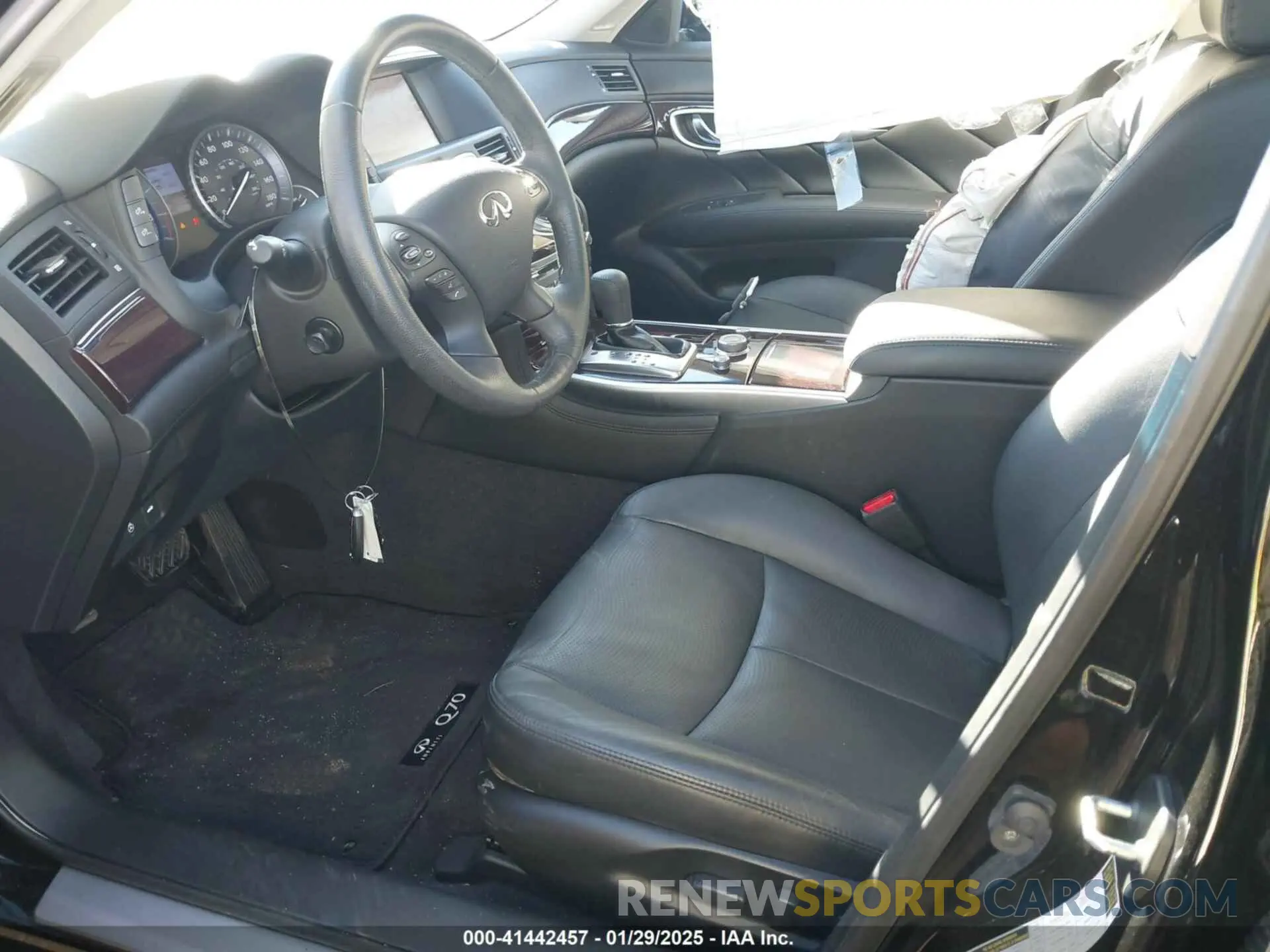 5 Photograph of a damaged car JN1BY1PP7KM685655 INFINITI Q70L 2019