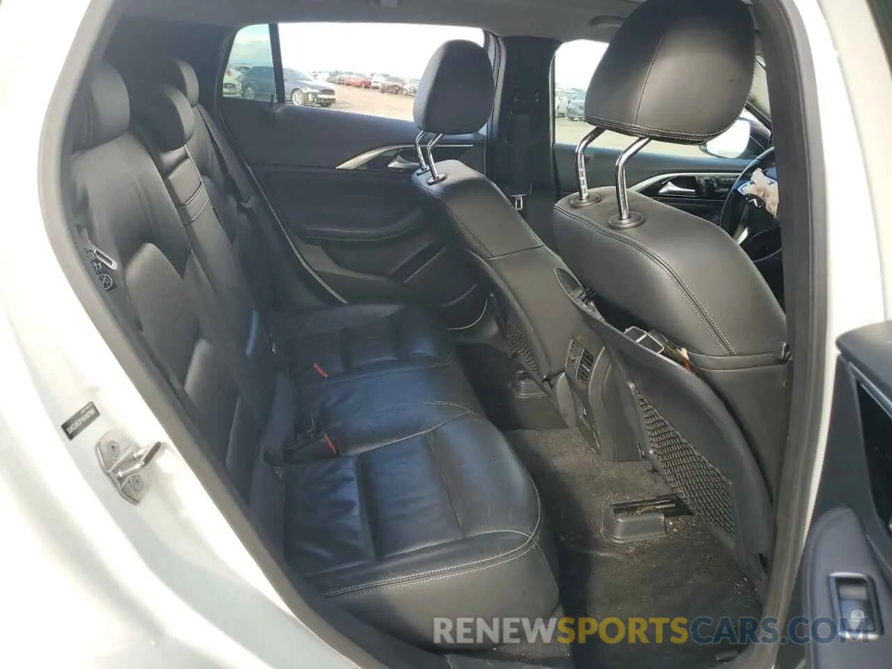 10 Photograph of a damaged car SJKCH5CP1KA007660 INFINITI QX30 2019