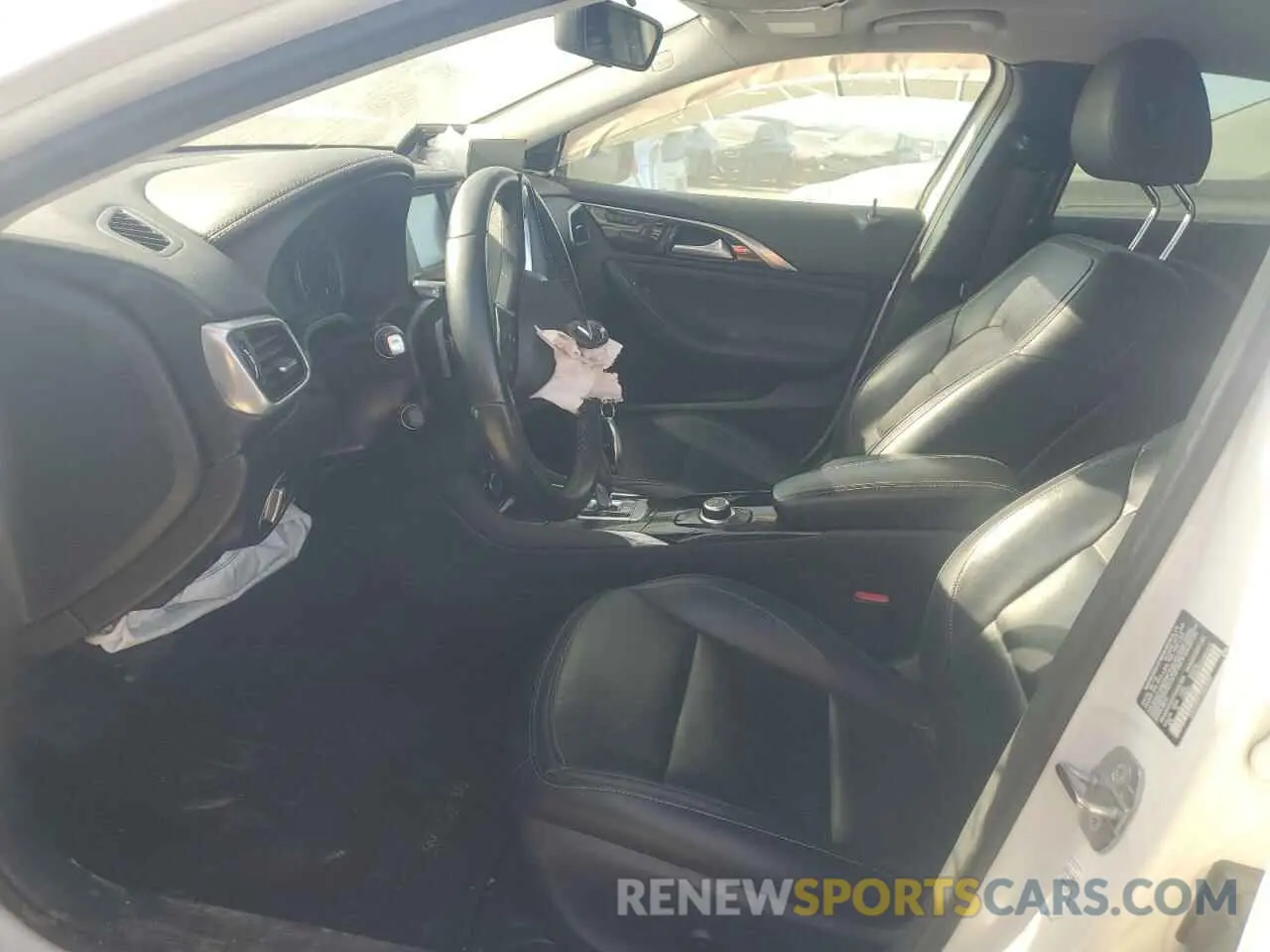 7 Photograph of a damaged car SJKCH5CP1KA007660 INFINITI QX30 2019