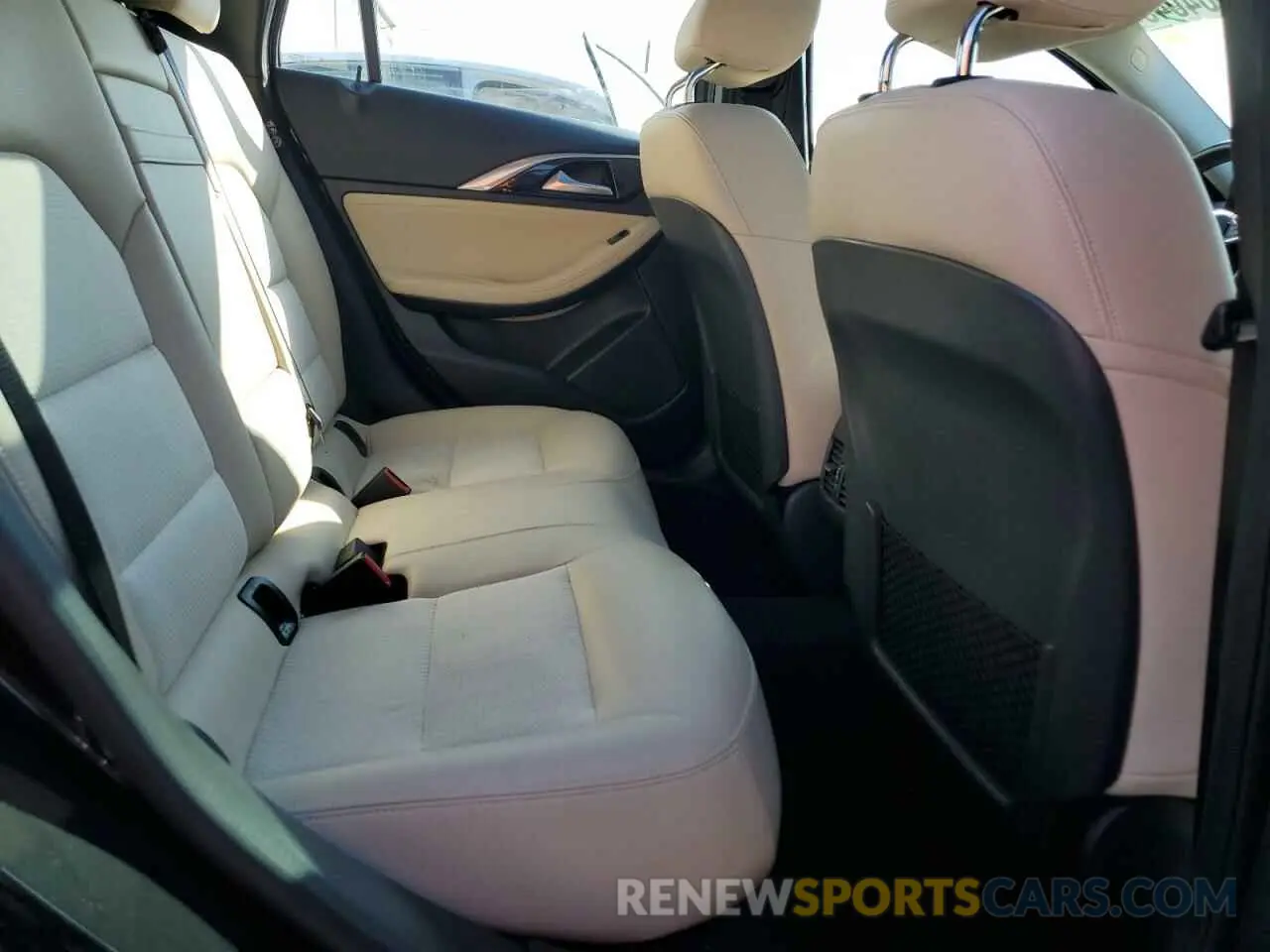 11 Photograph of a damaged car SJKCH5CP6KA009923 INFINITI QX30 2019