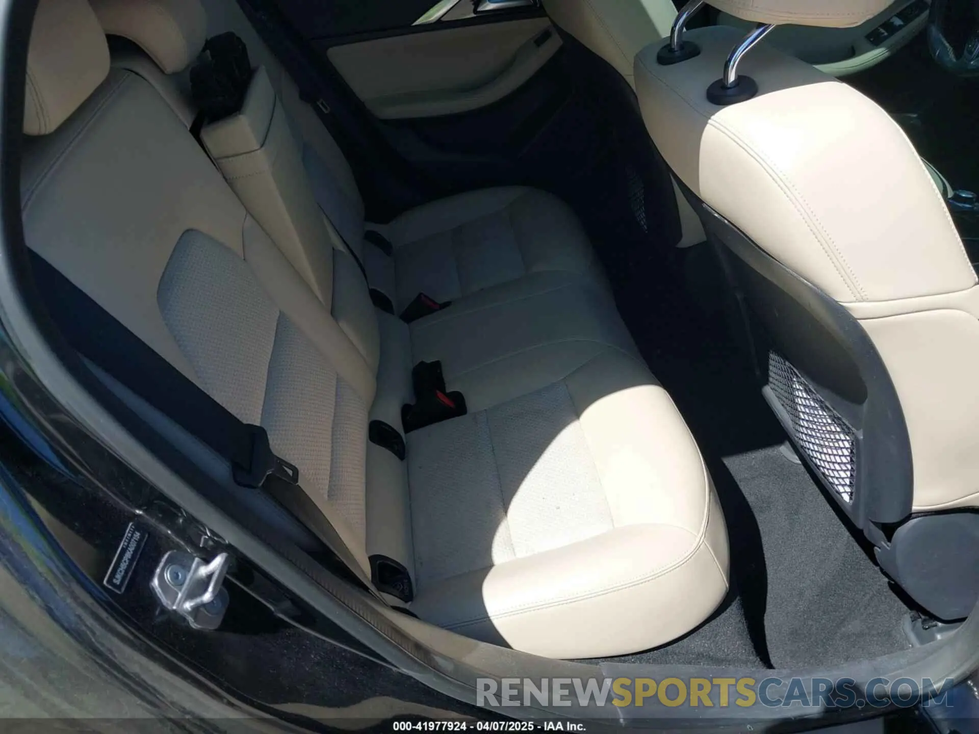 8 Photograph of a damaged car SJKCH5CP8KA007154 INFINITI QX30 2019