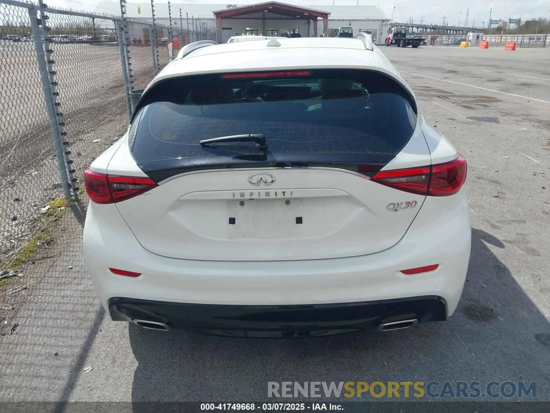 16 Photograph of a damaged car SJKCH5CP8KA010331 INFINITI QX30 2019