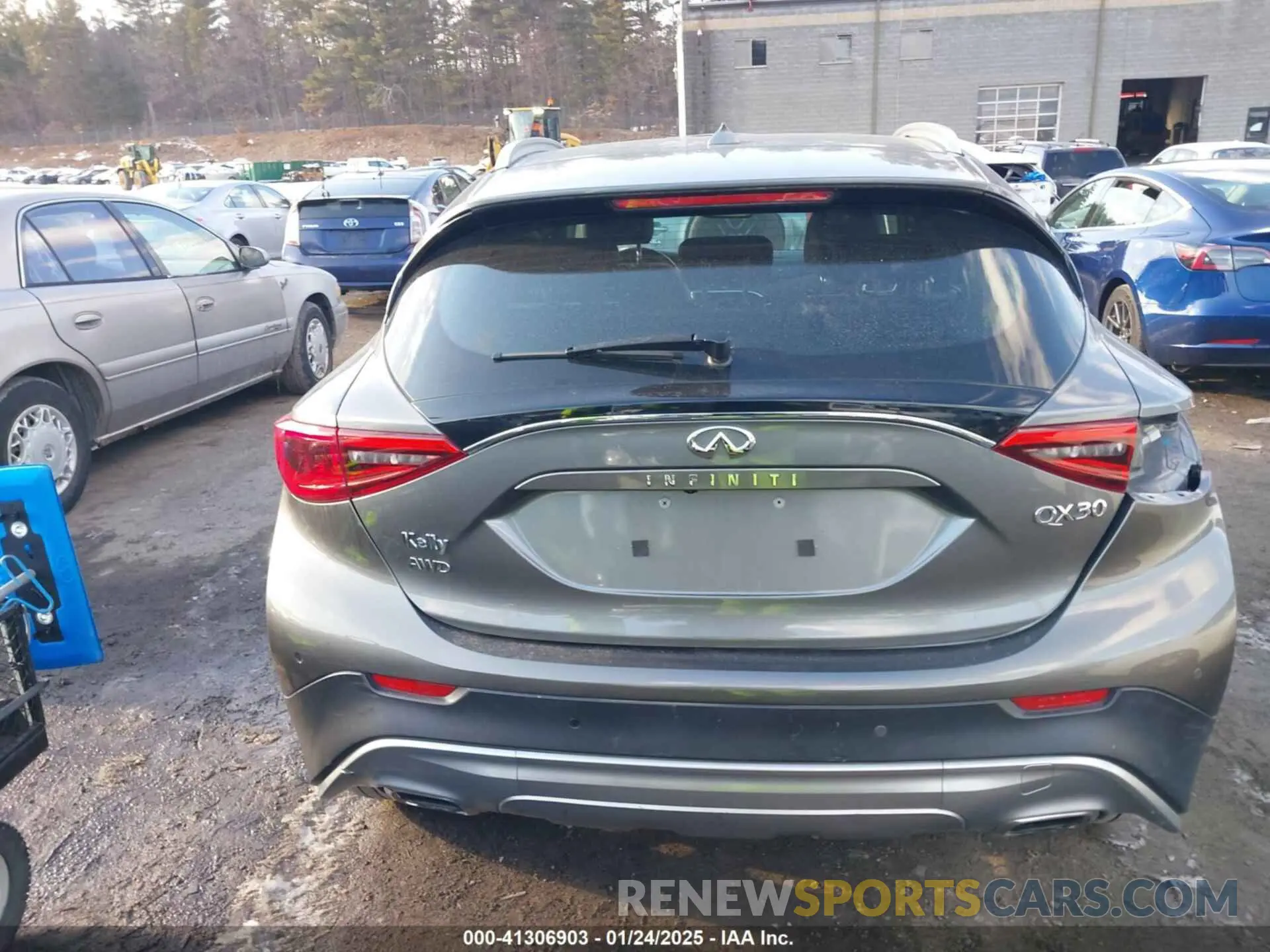 17 Фотография поврежденного автомобиля SJKCH5CR0KA008896 INFINITI QX30 2019