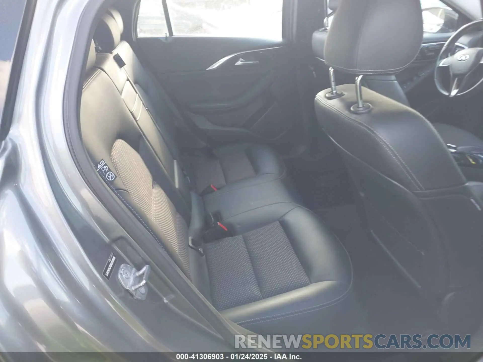 8 Фотография поврежденного автомобиля SJKCH5CR0KA008896 INFINITI QX30 2019